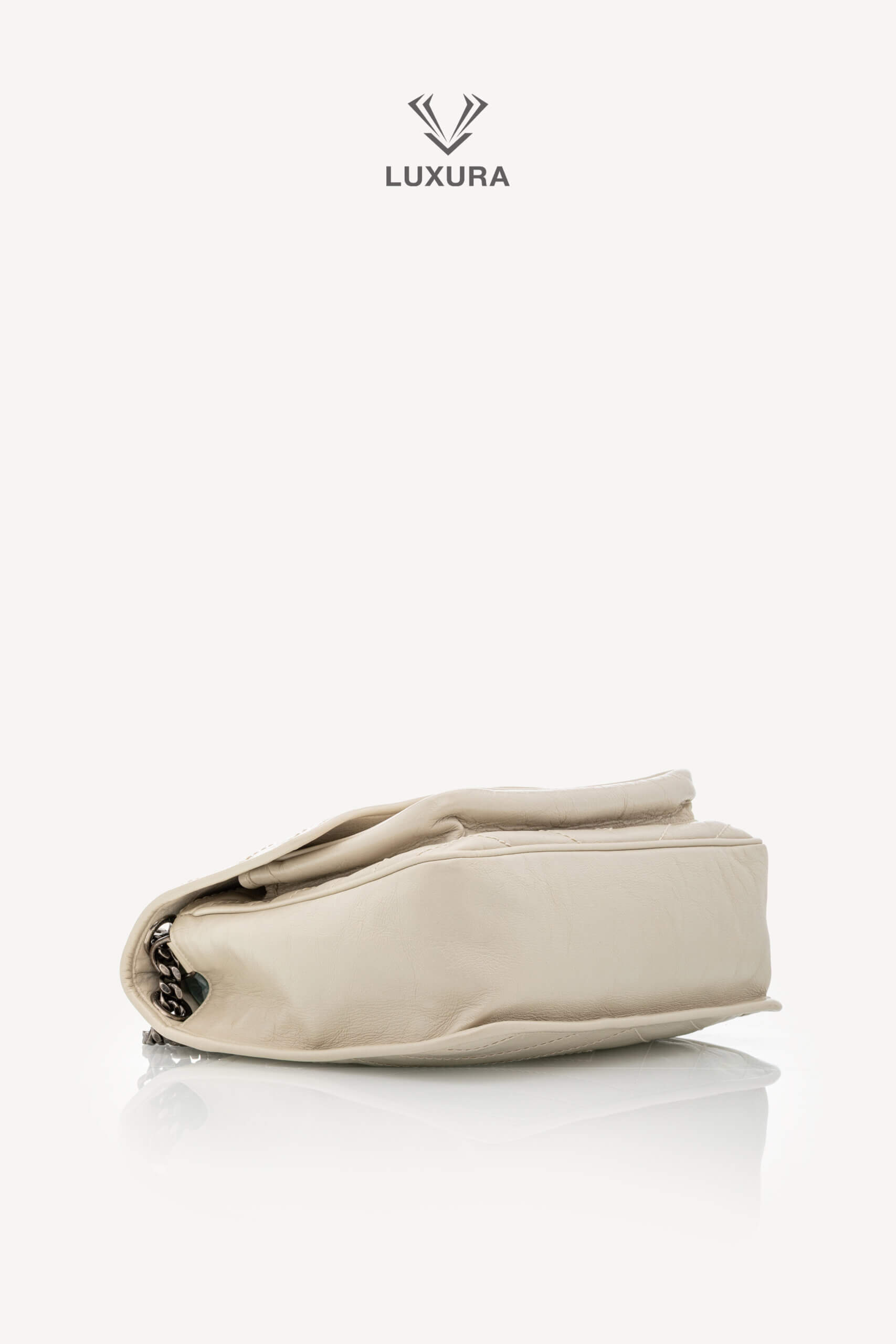 <span style="font-size: 10px;letter-spacing: .15em">BEST DEAL</span><br>            <strong>SAINT LAURENT</strong><br>            <div style="margin-top:10px;font-size:16px">Niki Medium in White Vintage Leather</div><br> - Image 25