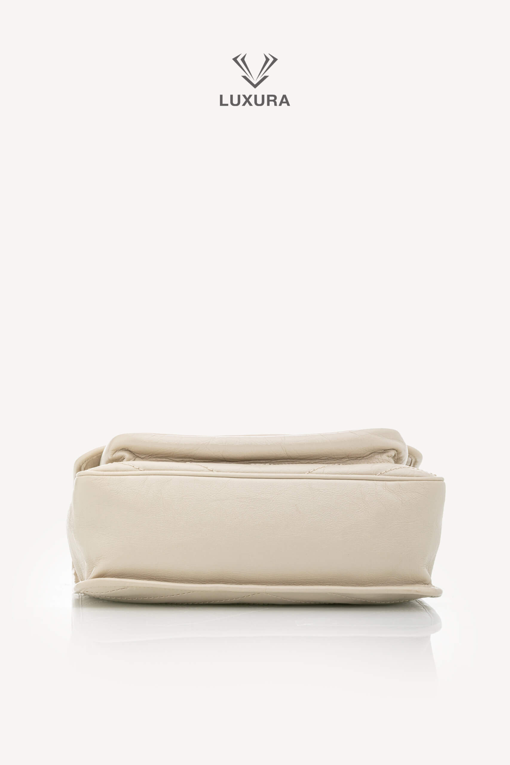 <span style="font-size: 10px;letter-spacing: .15em">BEST DEAL</span><br>            <strong>SAINT LAURENT</strong><br>            <div style="margin-top:10px;font-size:16px">Niki Medium in White Vintage Leather</div><br> - Image 26