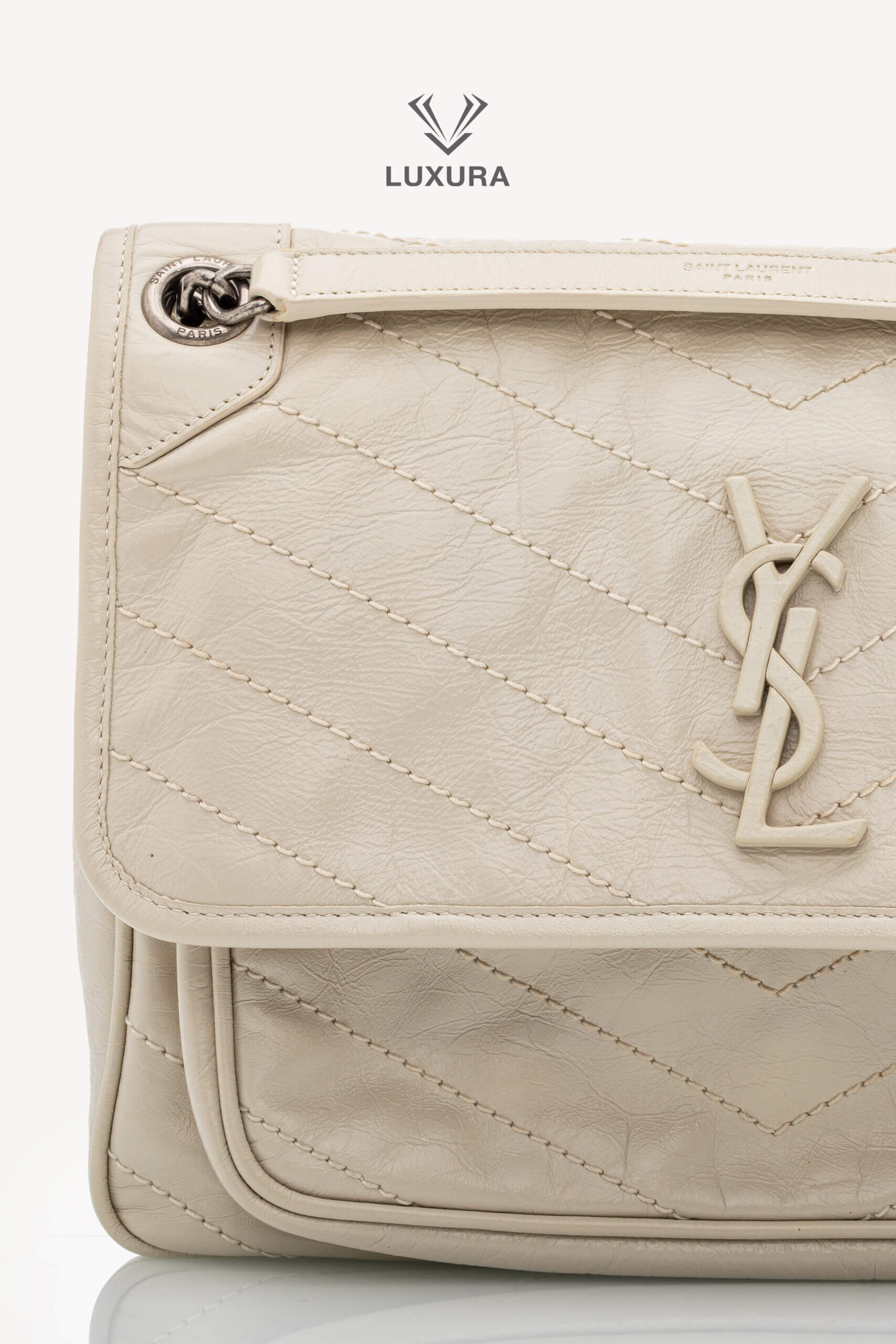 <span style="font-size: 10px;letter-spacing: .15em">BEST DEAL</span><br>            <strong>SAINT LAURENT</strong><br>            <div style="margin-top:10px;font-size:16px">Niki Medium in White Vintage Leather</div><br> - Image 9