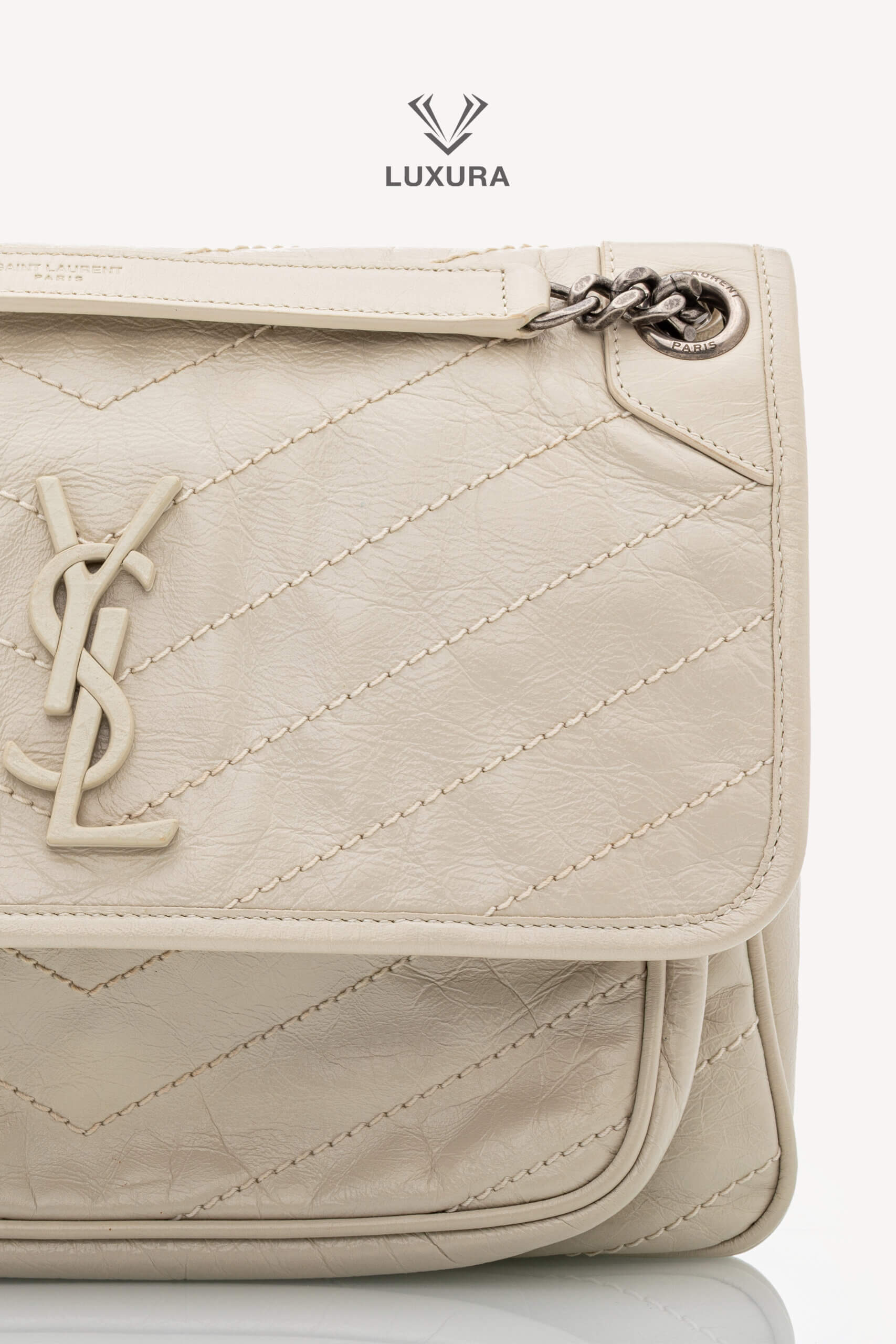 <span style="font-size: 10px;letter-spacing: .15em">BEST DEAL</span><br>            <strong>SAINT LAURENT</strong><br>            <div style="margin-top:10px;font-size:16px">Niki Medium in White Vintage Leather</div><br> - Image 10