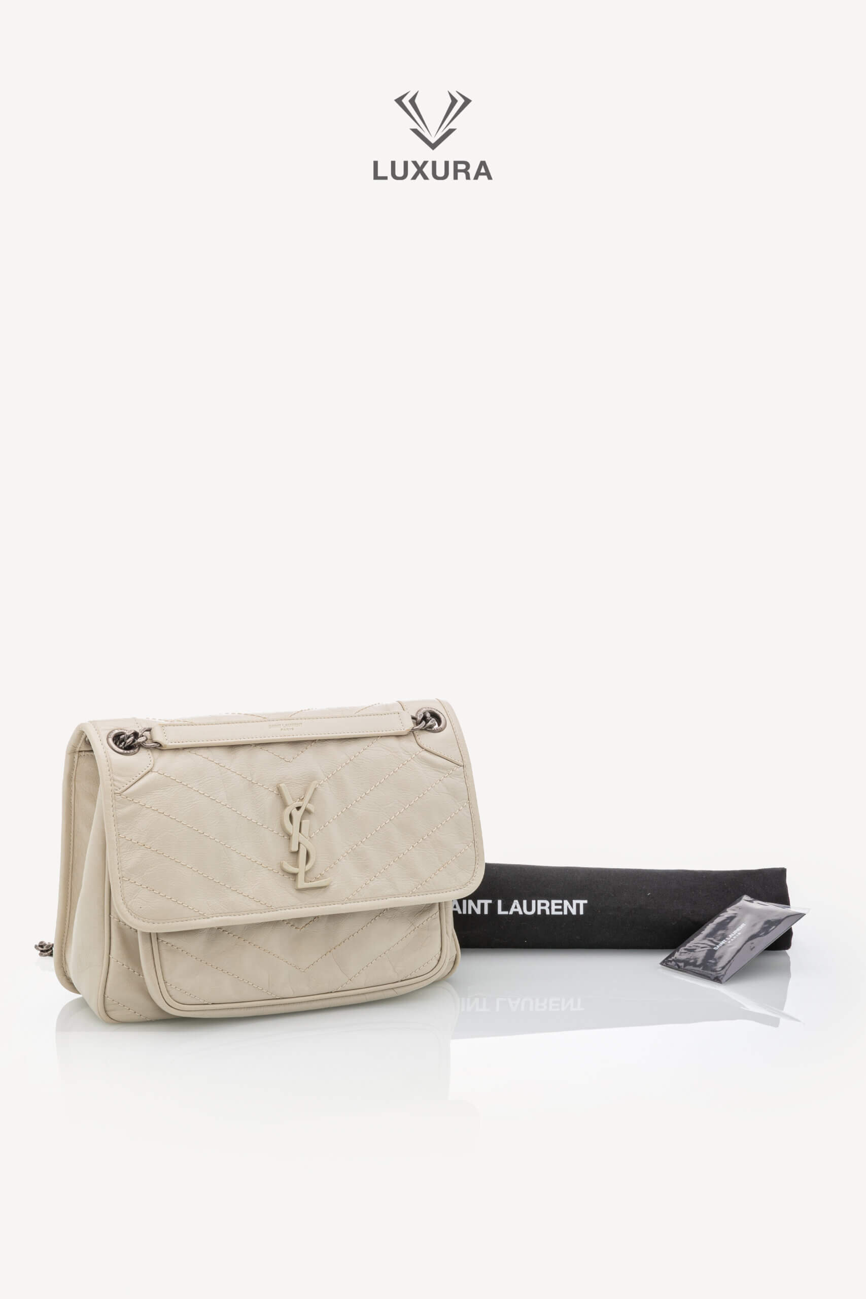 <span style="font-size: 10px;letter-spacing: .15em">BEST DEAL</span><br>            <strong>SAINT LAURENT</strong><br>            <div style="margin-top:10px;font-size:16px">Niki Medium in White Vintage Leather</div><br> - Image 2