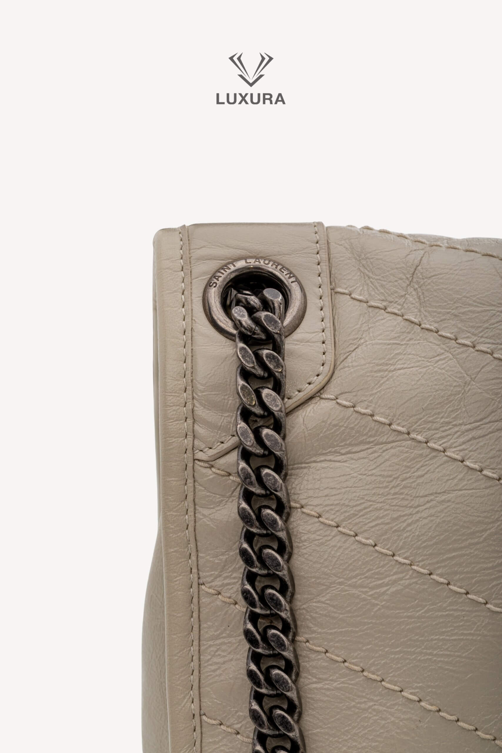 <span style="font-size: 10px;letter-spacing: .15em">BEST DEAL</span><br>            <strong>SAINT LAURENT</strong><br>            <div style="margin-top:10px;font-size:16px">Niki Medium in White Vintage Leather</div><br> - Image 20