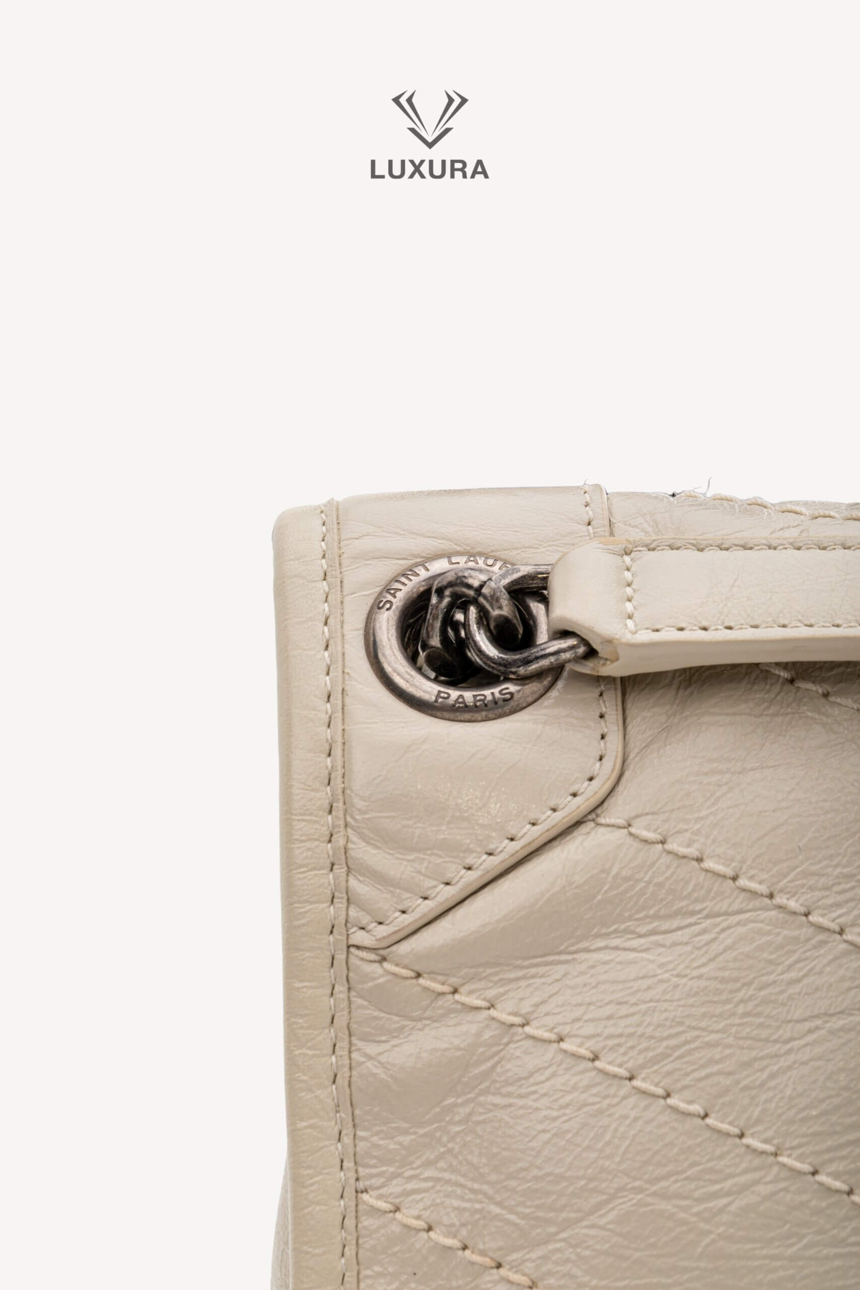 <span style="font-size: 10px;letter-spacing: .15em">BEST DEAL</span><br>            <strong>SAINT LAURENT</strong><br>            <div style="margin-top:10px;font-size:16px">Niki Medium in White Vintage Leather</div><br> - Image 13