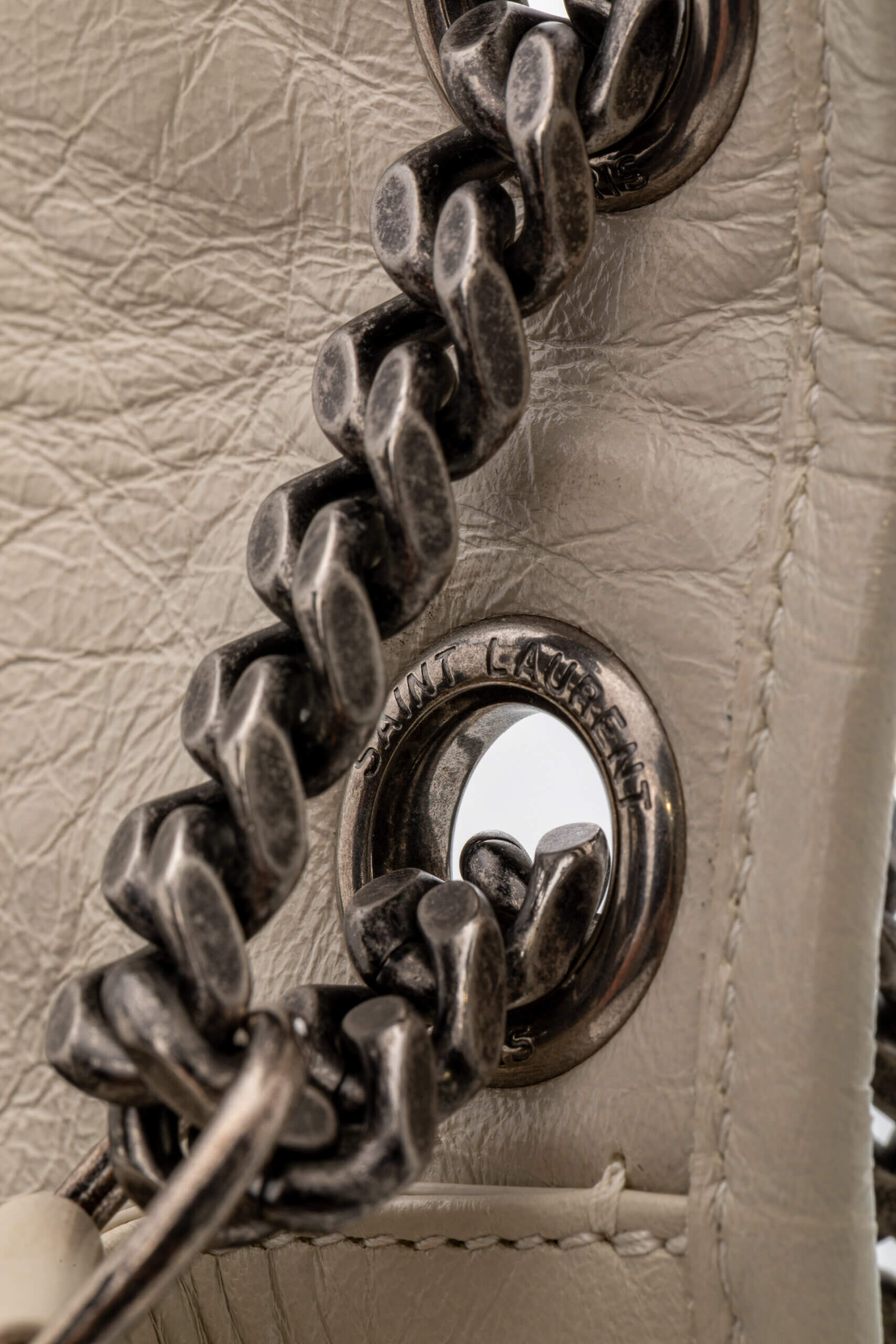 <span style="font-size: 10px;letter-spacing: .15em">BEST DEAL</span><br>            <strong>SAINT LAURENT</strong><br>            <div style="margin-top:10px;font-size:16px">Niki Medium in White Vintage Leather</div><br> - Image 16