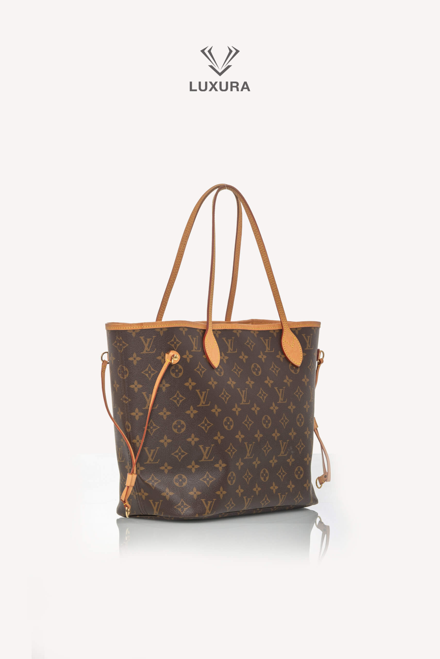 <span style="font-size: 10px;letter-spacing: .15em">BEST DEAL</span><br>            <strong>LOUIS VUITTON</strong><br>            <div style="margin-top:10px;font-size:16px">Neverfull MM Cherry Red Monogram Canvas</div><br> - Image 3