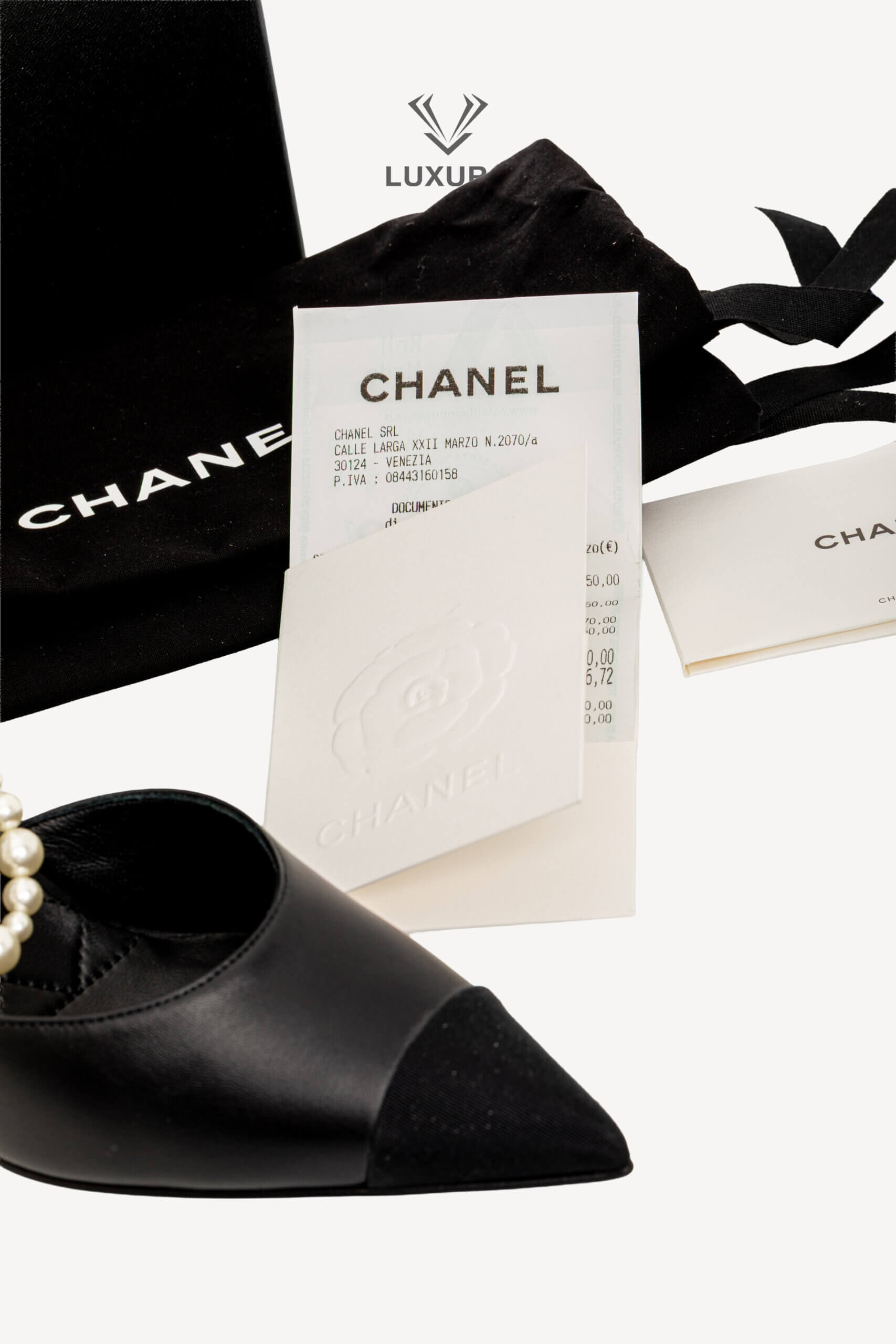 <span style="font-size: 10px;letter-spacing: .15em">HARD TO FIND</span><br>            <strong>CHANEL</strong><br>            <div style="margin-top:10px;font-size:16px">Cap Toe Pearl Pumps Leather and Fabric Black 37</div><br> - Image 3