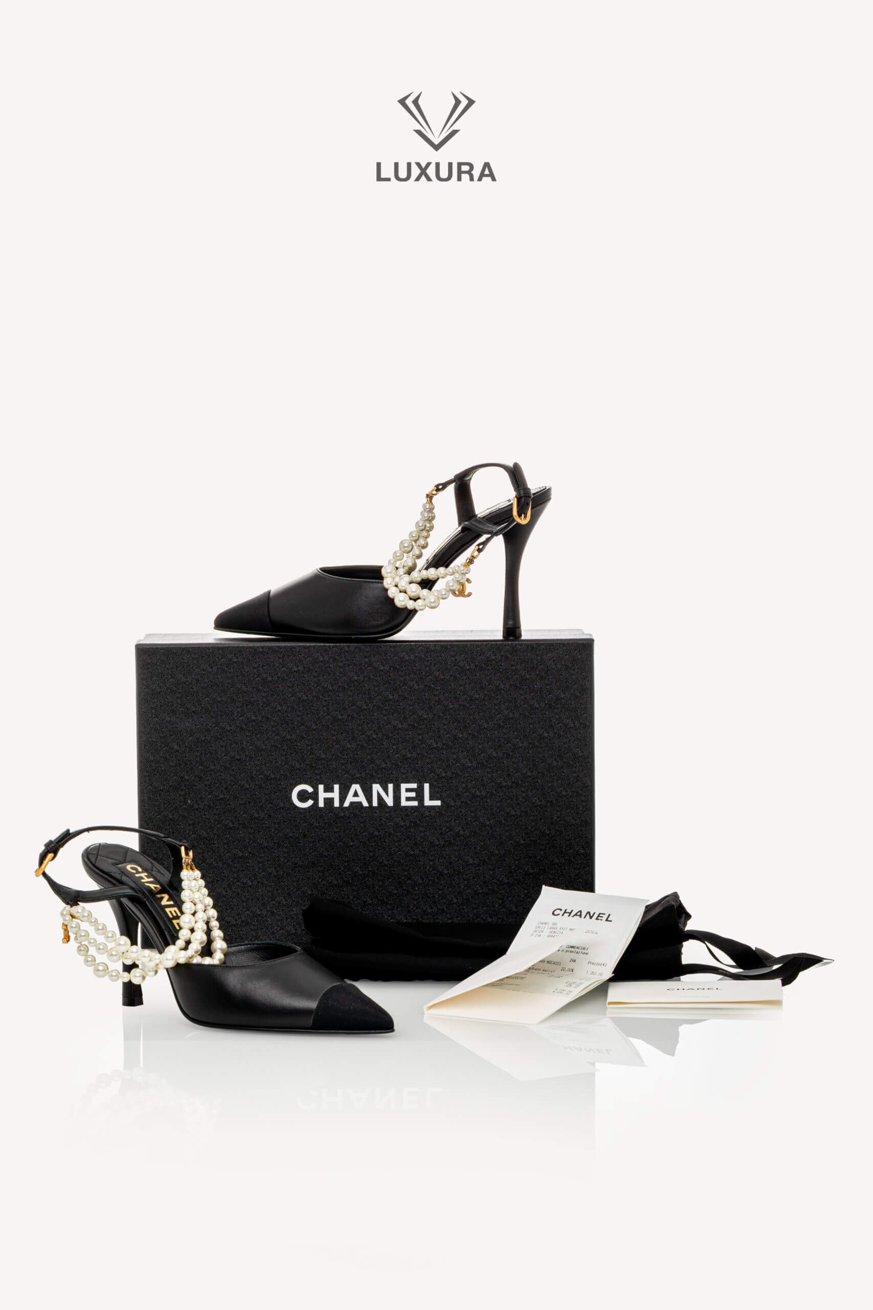 <span style="font-size: 10px;letter-spacing: .15em">HARD TO FIND</span><br>            <strong>CHANEL</strong><br>            <div style="margin-top:10px;font-size:16px">Cap Toe Pearl Pumps Leather and Fabric Black 37</div><br> - Image 2