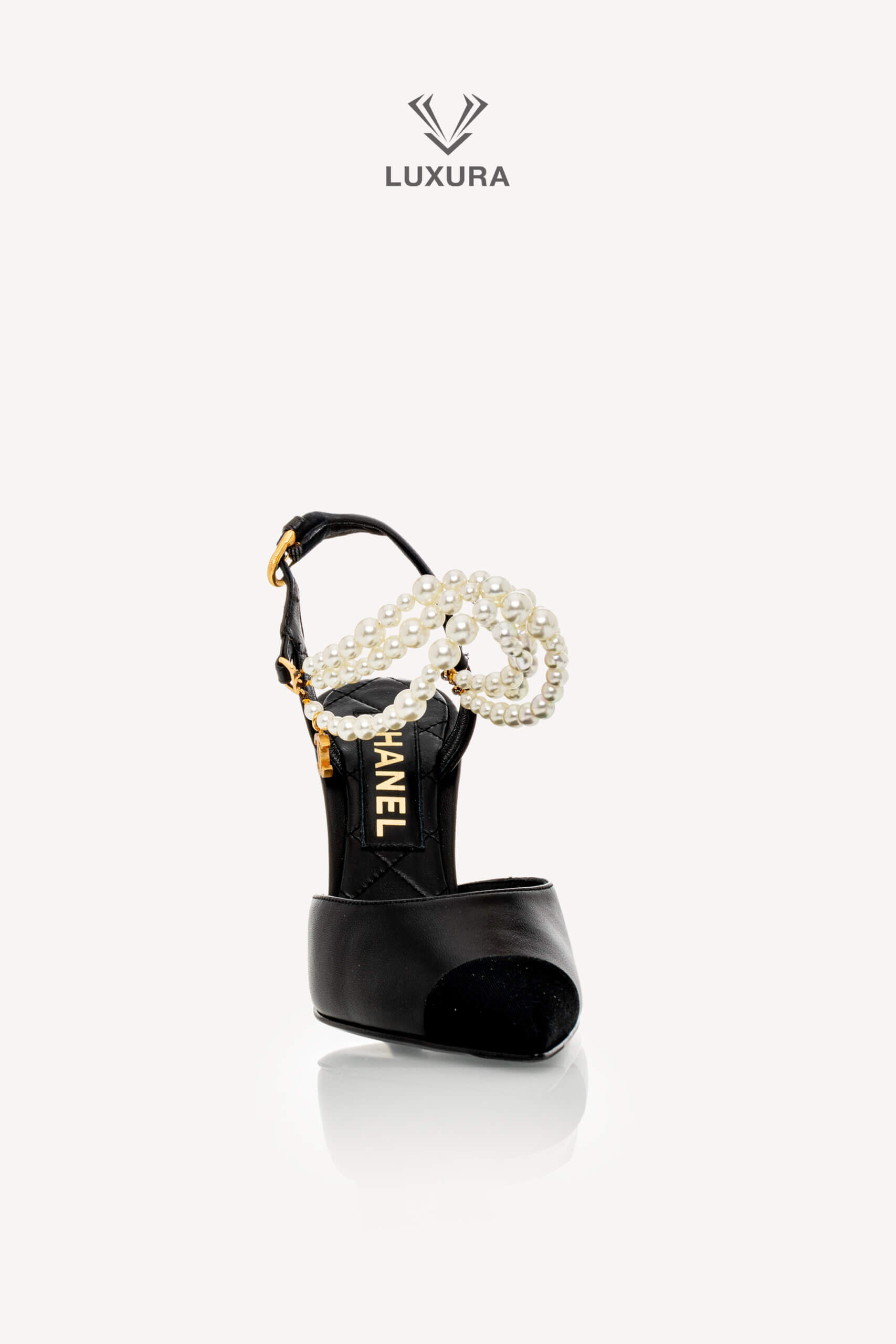 <span style="font-size: 10px;letter-spacing: .15em">HARD TO FIND</span><br>            <strong>CHANEL</strong><br>            <div style="margin-top:10px;font-size:16px">Cap Toe Pearl Pumps Leather and Fabric Black 37</div><br> - Image 21