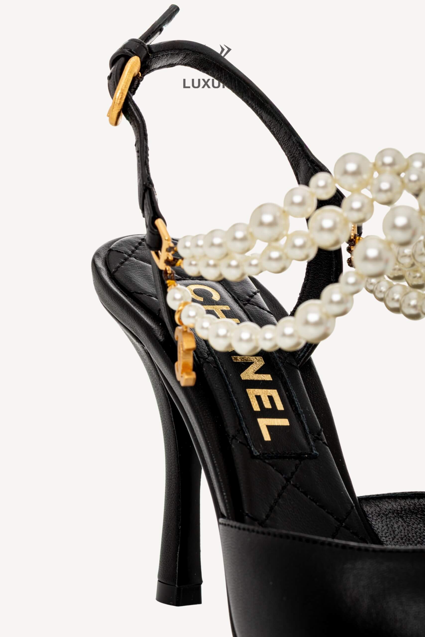 <span style="font-size: 10px;letter-spacing: .15em">HARD TO FIND</span><br>            <strong>CHANEL</strong><br>            <div style="margin-top:10px;font-size:16px">Cap Toe Pearl Pumps Leather and Fabric Black 37</div><br> - Image 13