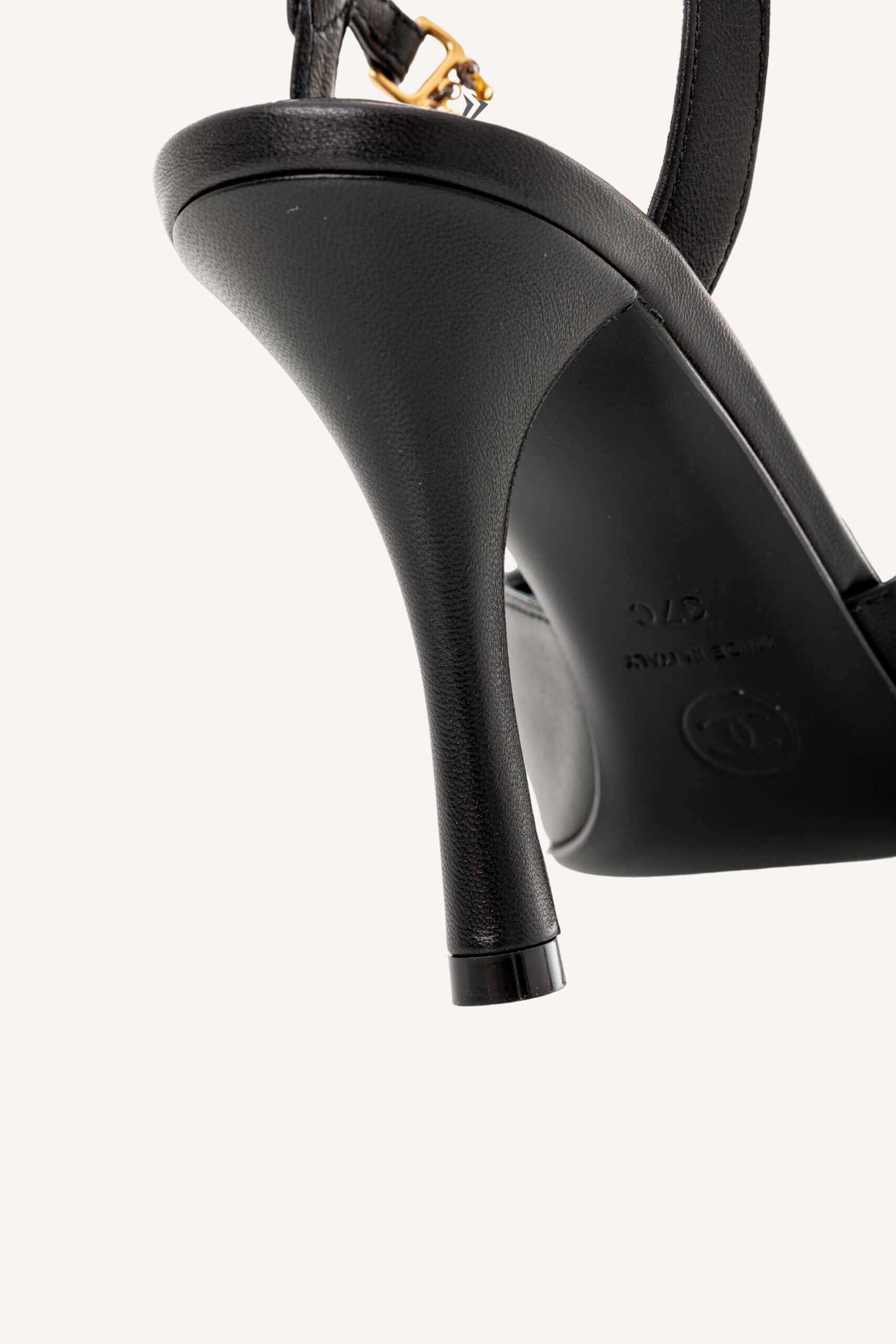 <span style="font-size: 10px;letter-spacing: .15em">HARD TO FIND</span><br>            <strong>CHANEL</strong><br>            <div style="margin-top:10px;font-size:16px">Cap Toe Pearl Pumps Leather and Fabric Black 37</div><br> - Image 20