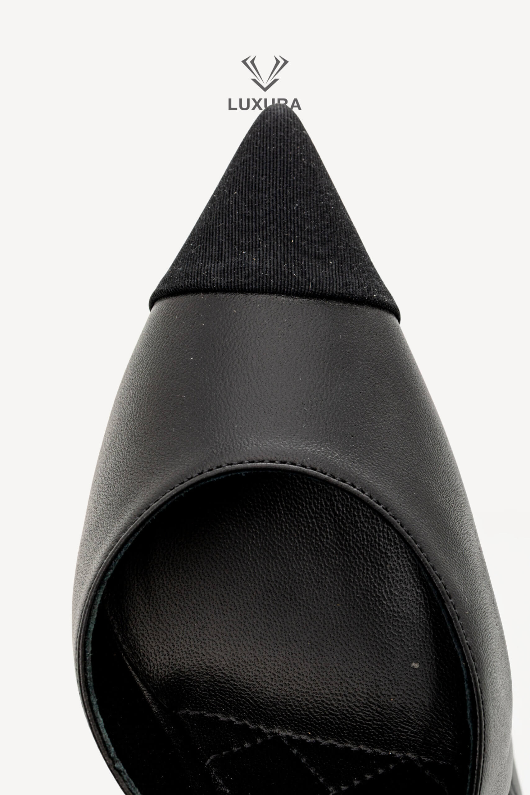 <span style="font-size: 10px;letter-spacing: .15em">HARD TO FIND</span><br>            <strong>CHANEL</strong><br>            <div style="margin-top:10px;font-size:16px">Cap Toe Pearl Pumps Leather and Fabric Black 37</div><br> - Image 9