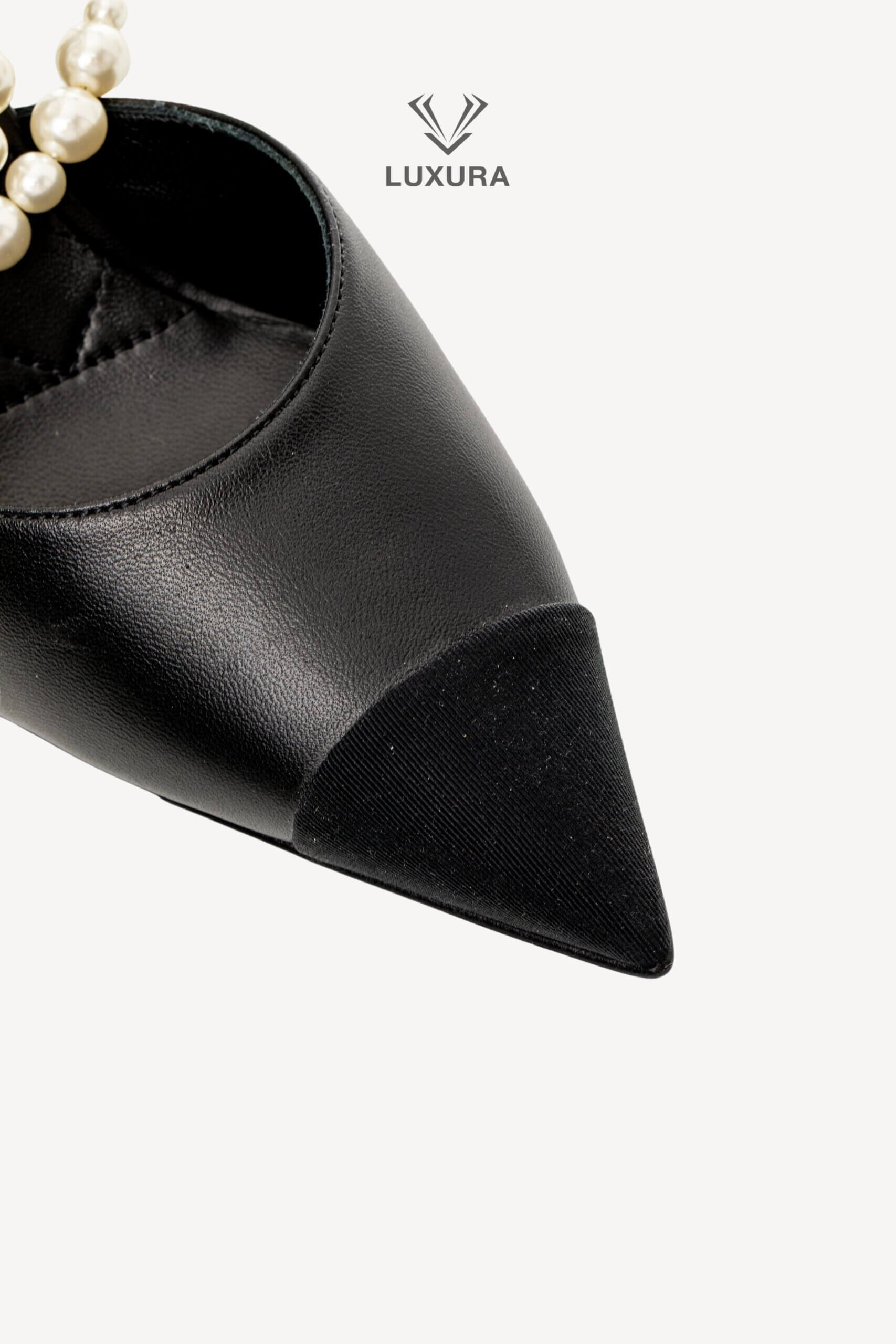 <span style="font-size: 10px;letter-spacing: .15em">HARD TO FIND</span><br>            <strong>CHANEL</strong><br>            <div style="margin-top:10px;font-size:16px">Cap Toe Pearl Pumps Leather and Fabric Black 37</div><br> - Image 10