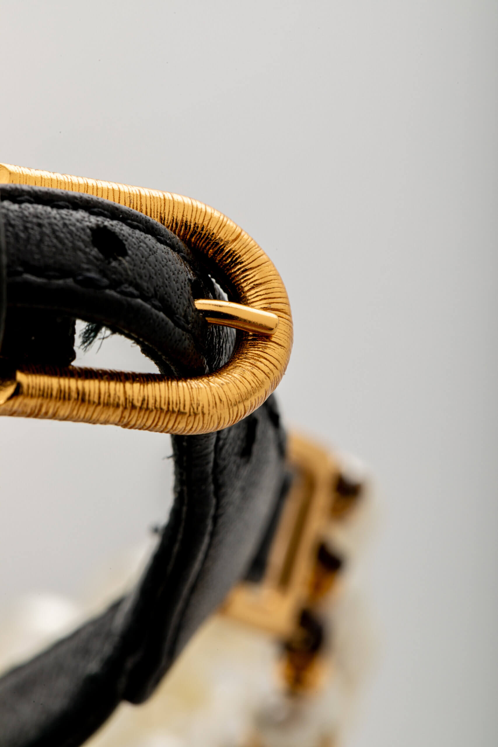 <span style="font-size: 10px;letter-spacing: .15em">HARD TO FIND</span><br>            <strong>CHANEL</strong><br>            <div style="margin-top:10px;font-size:16px">Cap Toe Pearl Pumps Leather and Fabric Black 37</div><br> - Image 16