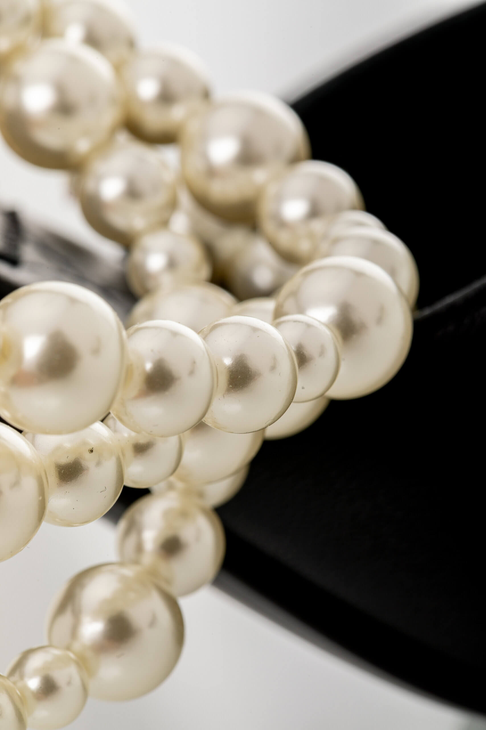 <span style="font-size: 10px;letter-spacing: .15em">HARD TO FIND</span><br>            <strong>CHANEL</strong><br>            <div style="margin-top:10px;font-size:16px">Cap Toe Pearl Pumps Leather and Fabric Black 37</div><br> - Image 14