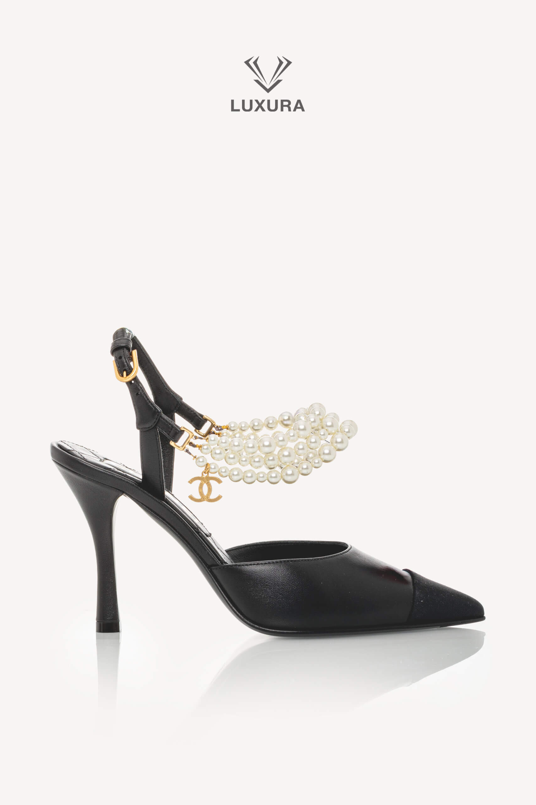 <span style="font-size: 10px;letter-spacing: .15em">HARD TO FIND</span><br>            <strong>CHANEL</strong><br>            <div style="margin-top:10px;font-size:16px">Cap Toe Pearl Pumps Leather and Fabric Black 37</div><br>
