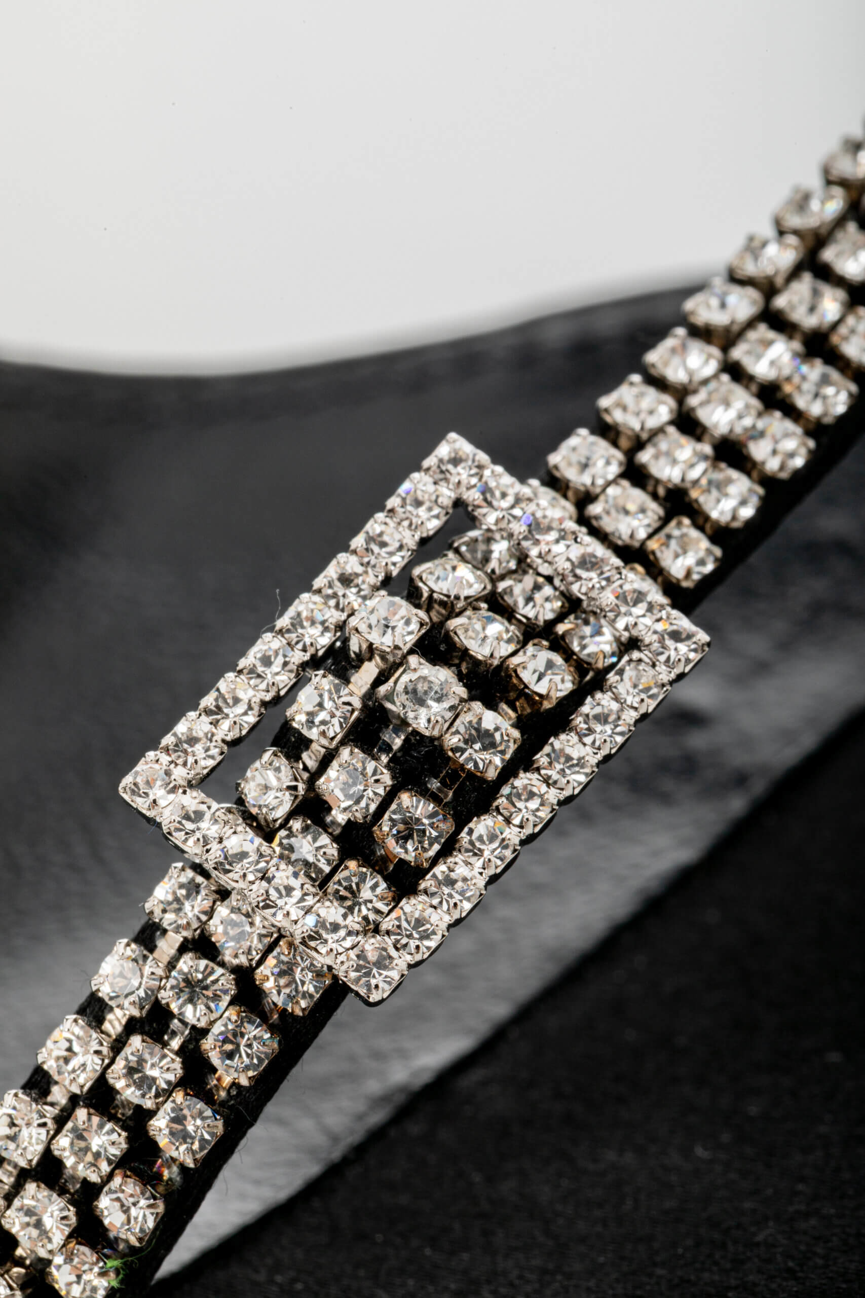 <span style="font-size: 10px;letter-spacing: .15em">BEST DEAL</span><br> <strong>SAINT LAURENT</strong><br> <div style="margin-top:10px;font-size:16px">Rendez-Vous Satin Slingback Sandals 38 Black</div><br> - Image 12