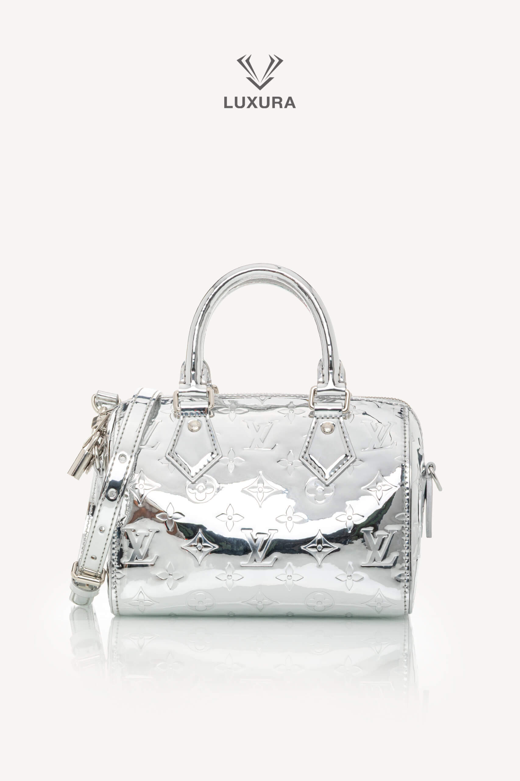 <span style="font-size: 10px;letter-spacing: .15em">NEW COLLECTION</span><br> <strong>LOUIS VUITTON</strong><br> <div style="margin-top:10px;font-size:16px">Monogram Miroir Speedy Bandouliere 20 Silver M11987</div><br> - Image 5