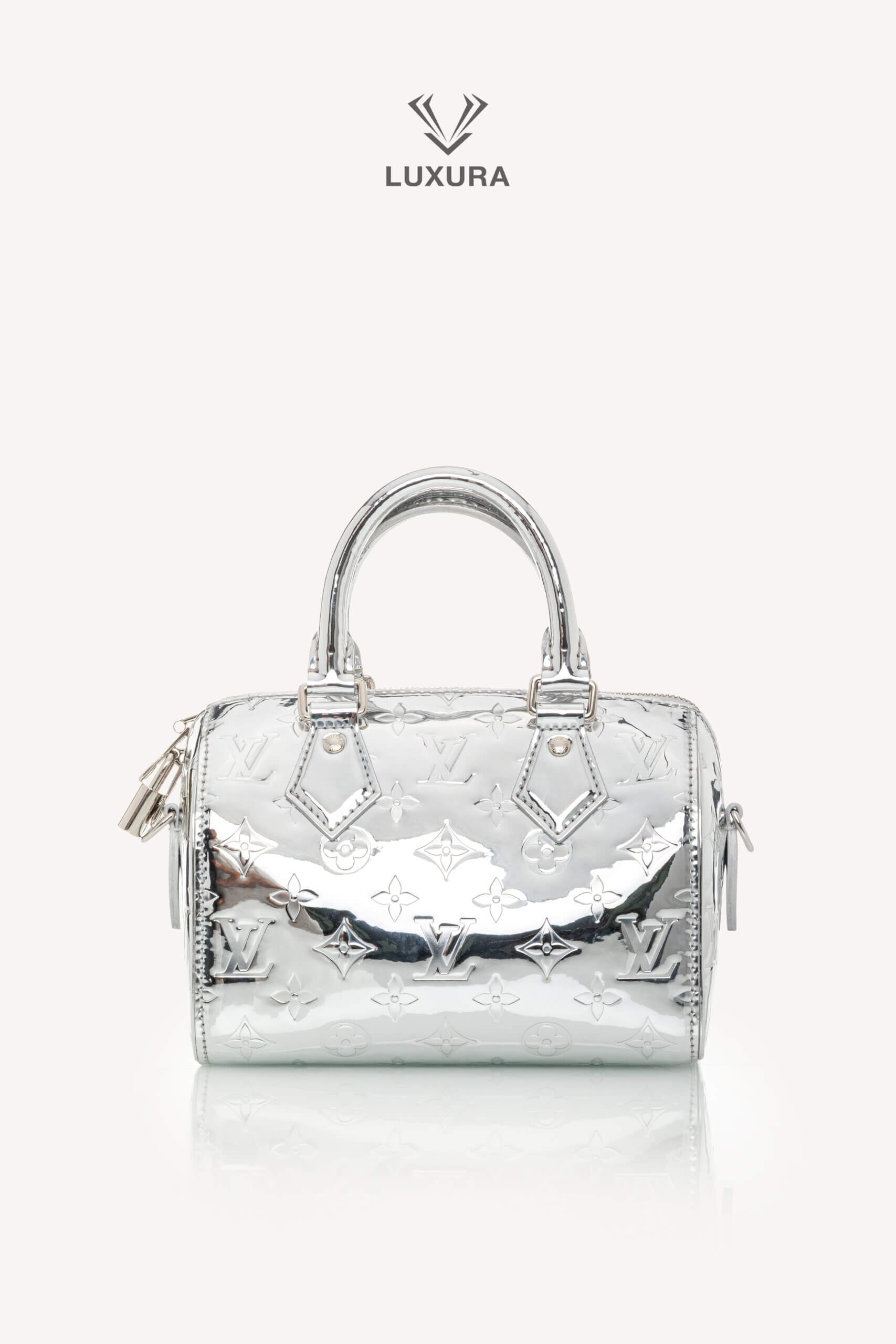 <span style="font-size: 10px;letter-spacing: .15em">NEW COLLECTION</span><br> <strong>LOUIS VUITTON</strong><br> <div style="margin-top:10px;font-size:16px">Monogram Miroir Speedy Bandouliere 20 Silver M11987</div><br> - Image 7
