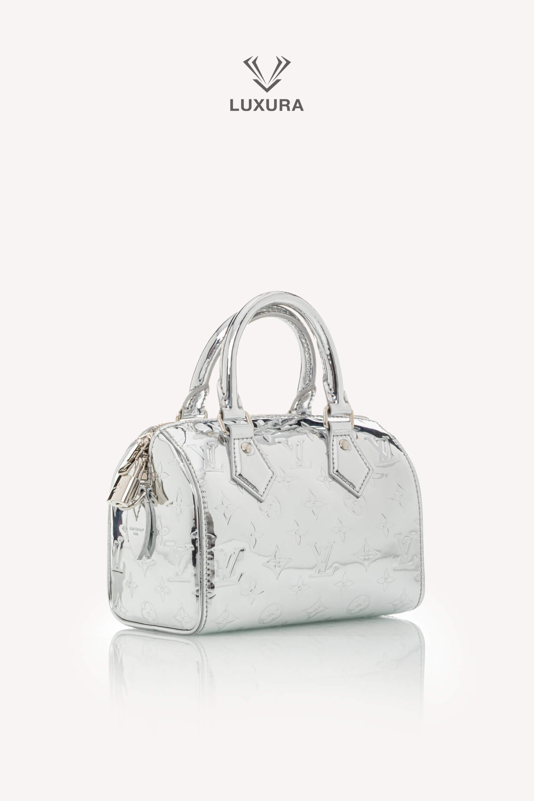 <span style="font-size: 10px;letter-spacing: .15em">NEW COLLECTION</span><br> <strong>LOUIS VUITTON</strong><br> <div style="margin-top:10px;font-size:16px">Monogram Miroir Speedy Bandouliere 20 Silver M11987</div><br> - Image 3
