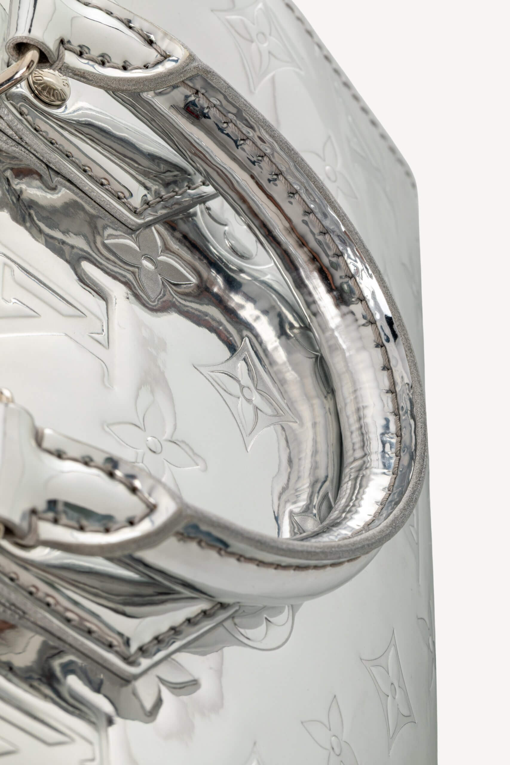 <span style="font-size: 10px;letter-spacing: .15em">NEW COLLECTION</span><br> <strong>LOUIS VUITTON</strong><br> <div style="margin-top:10px;font-size:16px">Monogram Miroir Speedy Bandouliere 20 Silver M11987</div><br> - Image 11