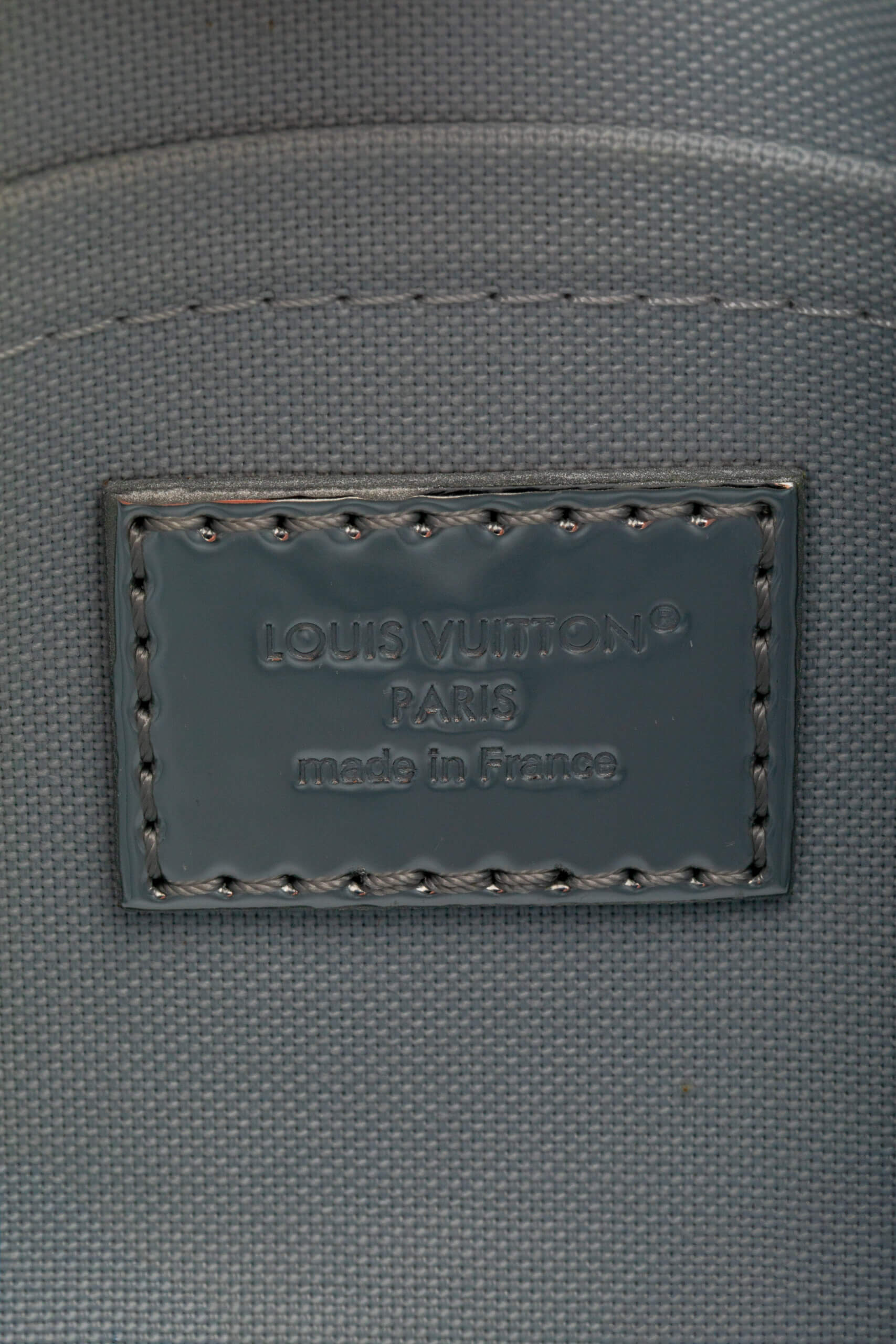 <span style="font-size: 10px;letter-spacing: .15em">NEW COLLECTION</span><br> <strong>LOUIS VUITTON</strong><br> <div style="margin-top:10px;font-size:16px">Monogram Miroir Speedy Bandouliere 20 Silver M11987</div><br> - Image 18