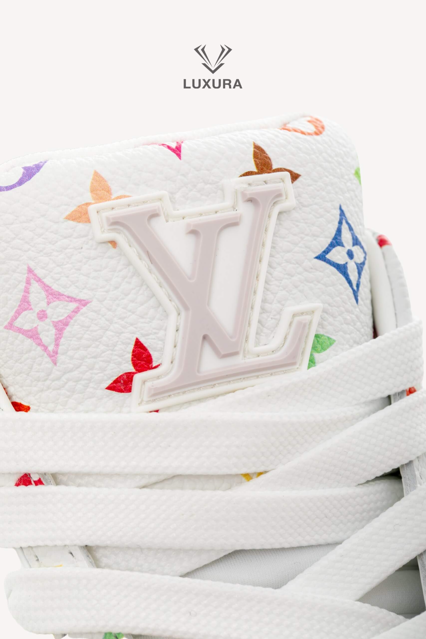 <span style="font-size: 10px;letter-spacing: .15em">HARD TO FIND</span><br>            <strong>LOUIS VUITTON</strong><br>            <div style="margin-top:10px;font-size:16px">X TM Calfskin Monogram Multicolor Trainer 38.5 1AJQC3</div><br> - Image 19