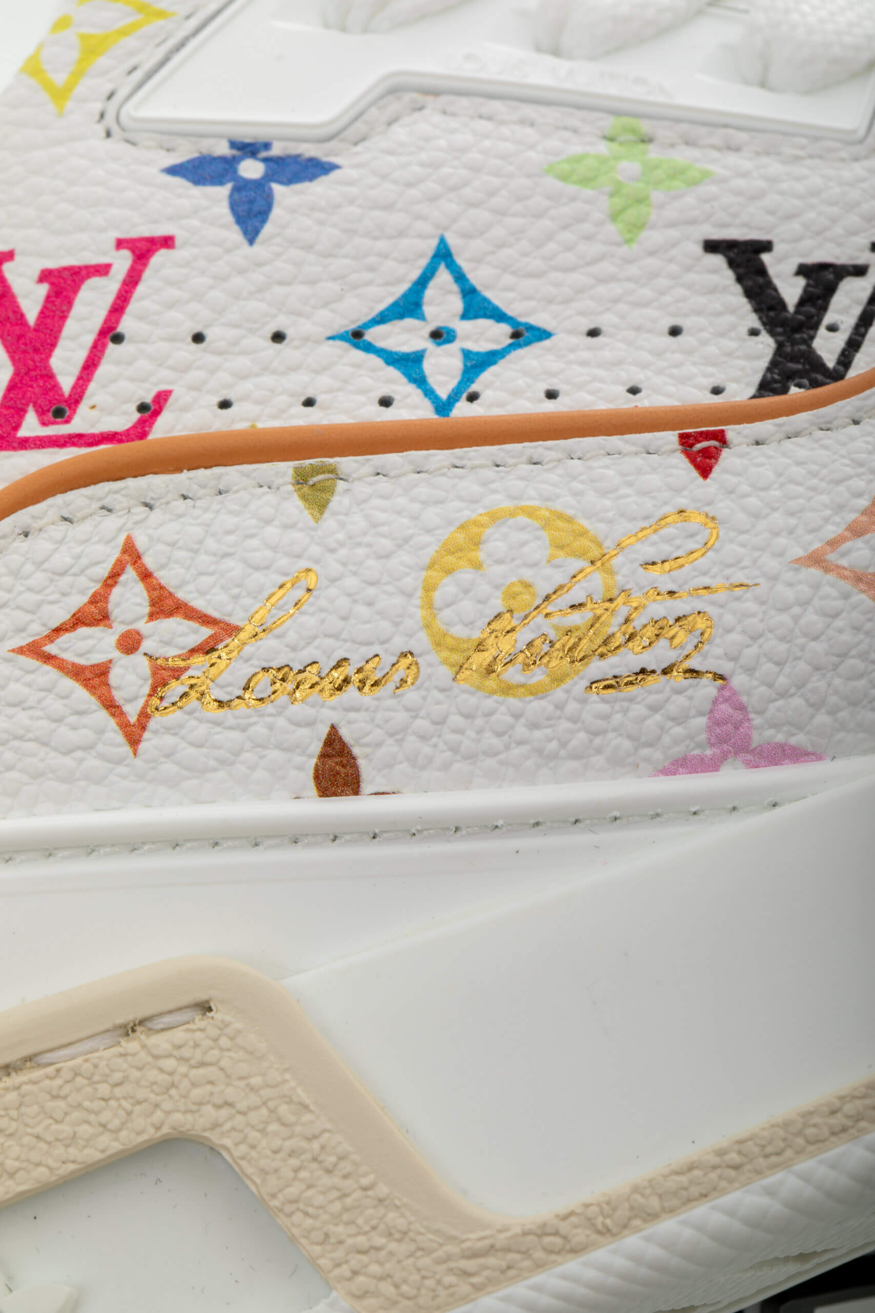 <span style="font-size: 10px;letter-spacing: .15em">HARD TO FIND</span><br>            <strong>LOUIS VUITTON</strong><br>            <div style="margin-top:10px;font-size:16px">X TM Calfskin Monogram Multicolor Trainer 38.5 1AJQC3</div><br> - Image 18