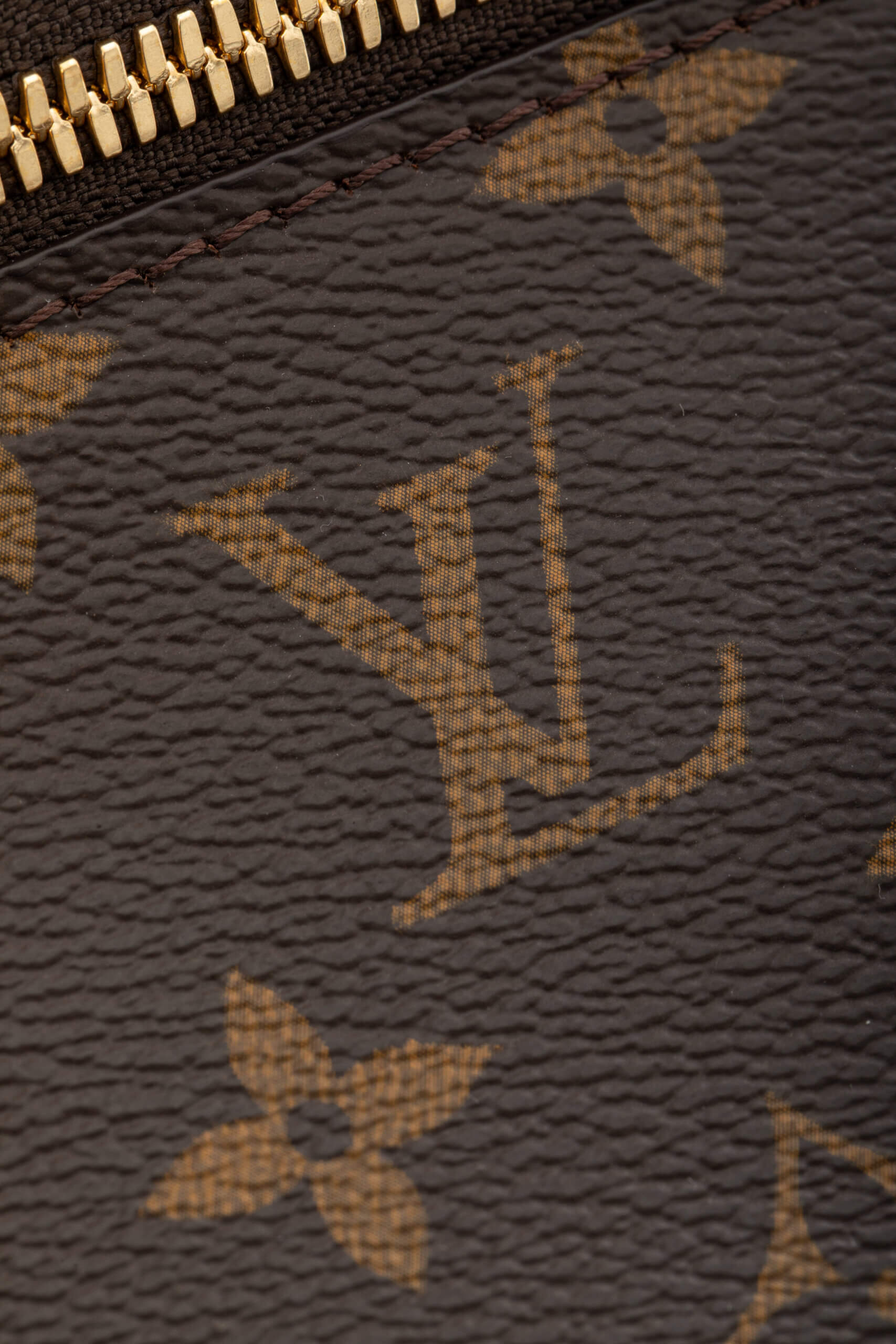 <span style="font-size: 10px;letter-spacing: .15em">HARD TO FIND</span><br> <strong>LOUIS VUITTON</strong><br> <div style="margin-top:10px;font-size:16px">Monogram Coated Canvas Nice Mini M44495</div><br> - Image 12