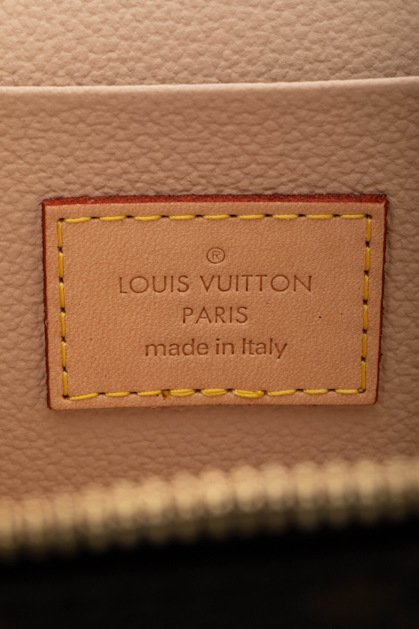 <span style="font-size: 10px;letter-spacing: .15em">HARD TO FIND</span><br> <strong>LOUIS VUITTON</strong><br> <div style="margin-top:10px;font-size:16px">Monogram Coated Canvas Nice Mini M44495</div><br> - Image 14