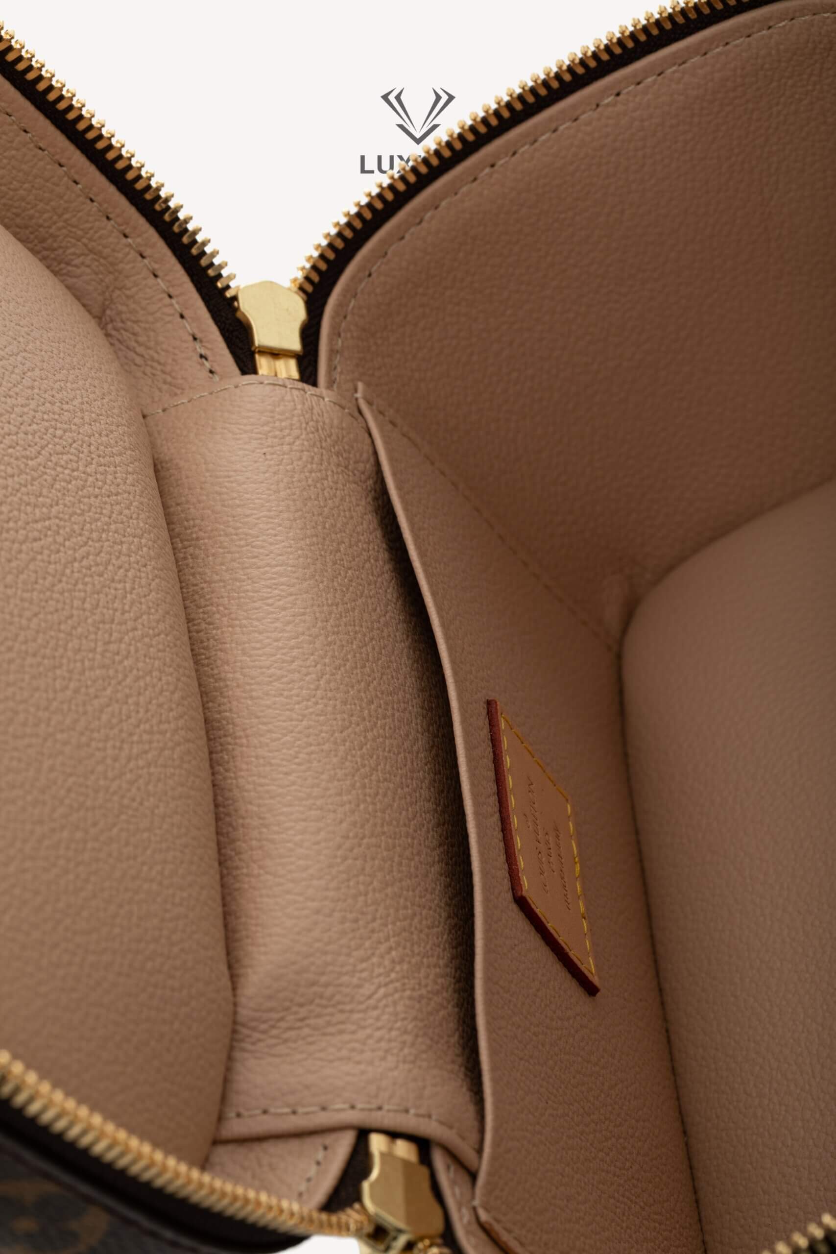 <span style="font-size: 10px;letter-spacing: .15em">HARD TO FIND</span><br> <strong>LOUIS VUITTON</strong><br> <div style="margin-top:10px;font-size:16px">Monogram Coated Canvas Nice Mini M44495</div><br> - Image 15