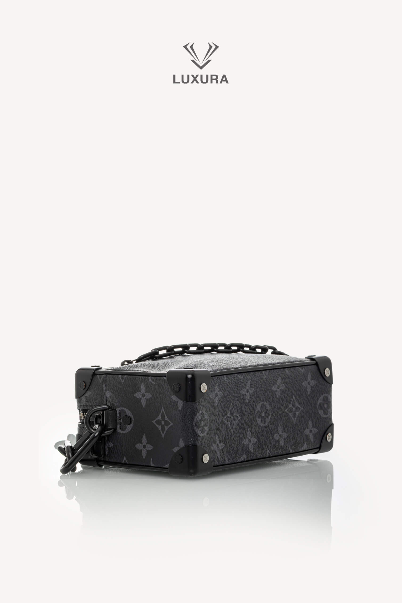 <span style="font-size: 10px;letter-spacing: .15em">BEST DEAL</span><br> <strong>LOUIS VUITTON</strong><br> <div style="margin-top:10px;font-size:16px">Monogram Eclipse Soft Trunk Mini Clutch M44735</div><br> - Image 23