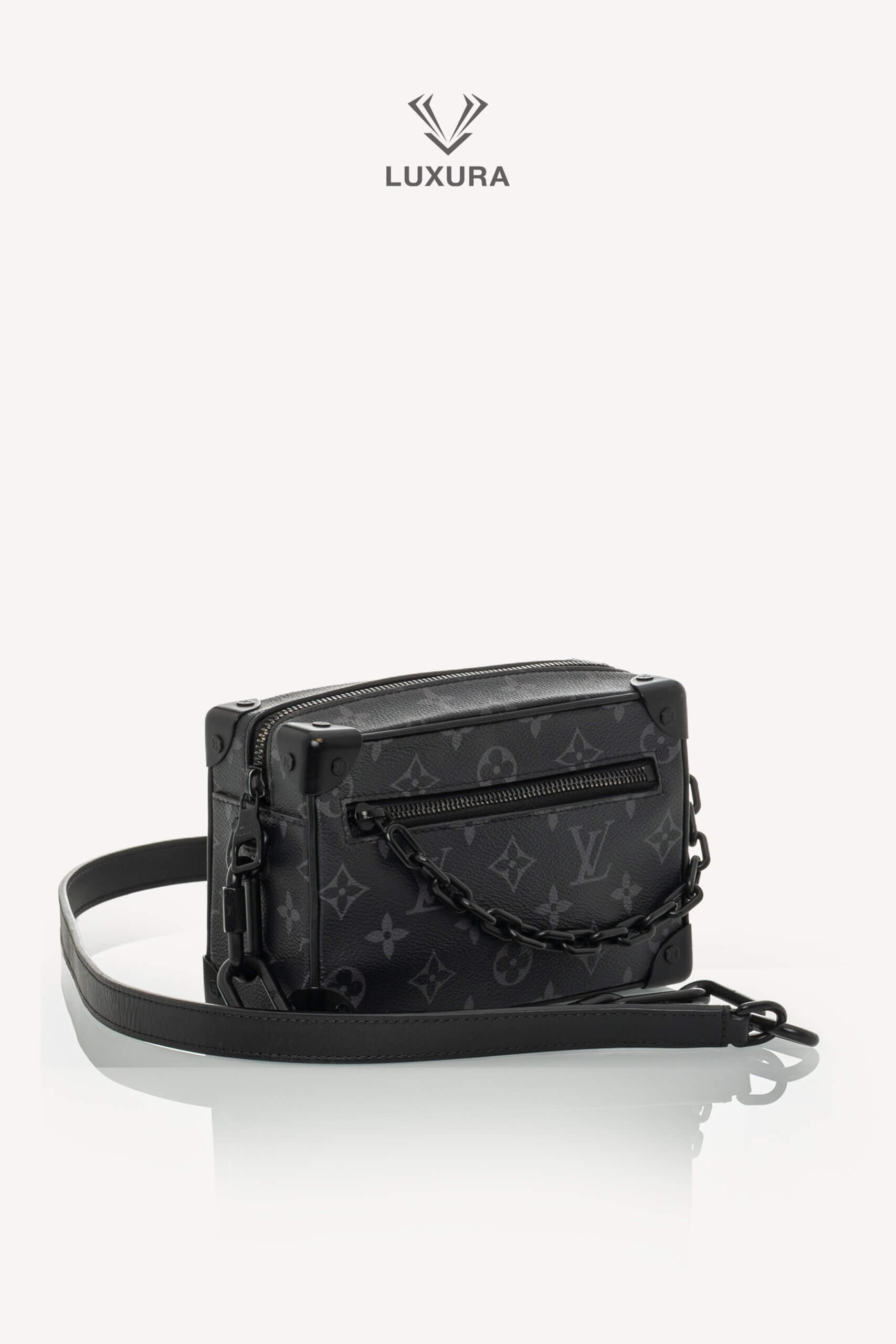 <span style="font-size: 10px;letter-spacing: .15em">BEST DEAL</span><br> <strong>LOUIS VUITTON</strong><br> <div style="margin-top:10px;font-size:16px">Monogram Eclipse Soft Trunk Mini Clutch M44735</div><br> - Image 4