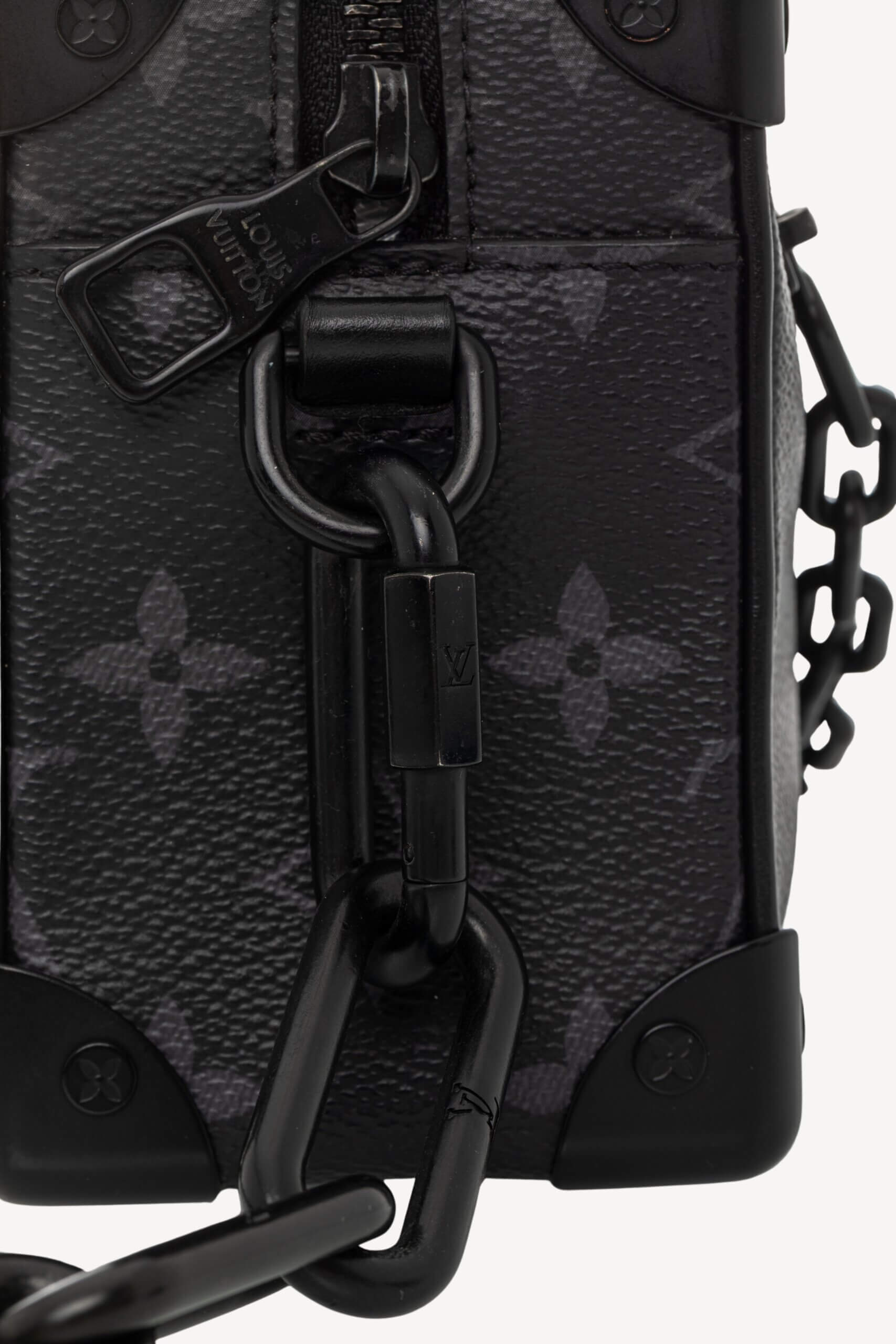 <span style="font-size: 10px;letter-spacing: .15em">BEST DEAL</span><br> <strong>LOUIS VUITTON</strong><br> <div style="margin-top:10px;font-size:16px">Monogram Eclipse Soft Trunk Mini Clutch M44735</div><br> - Image 19