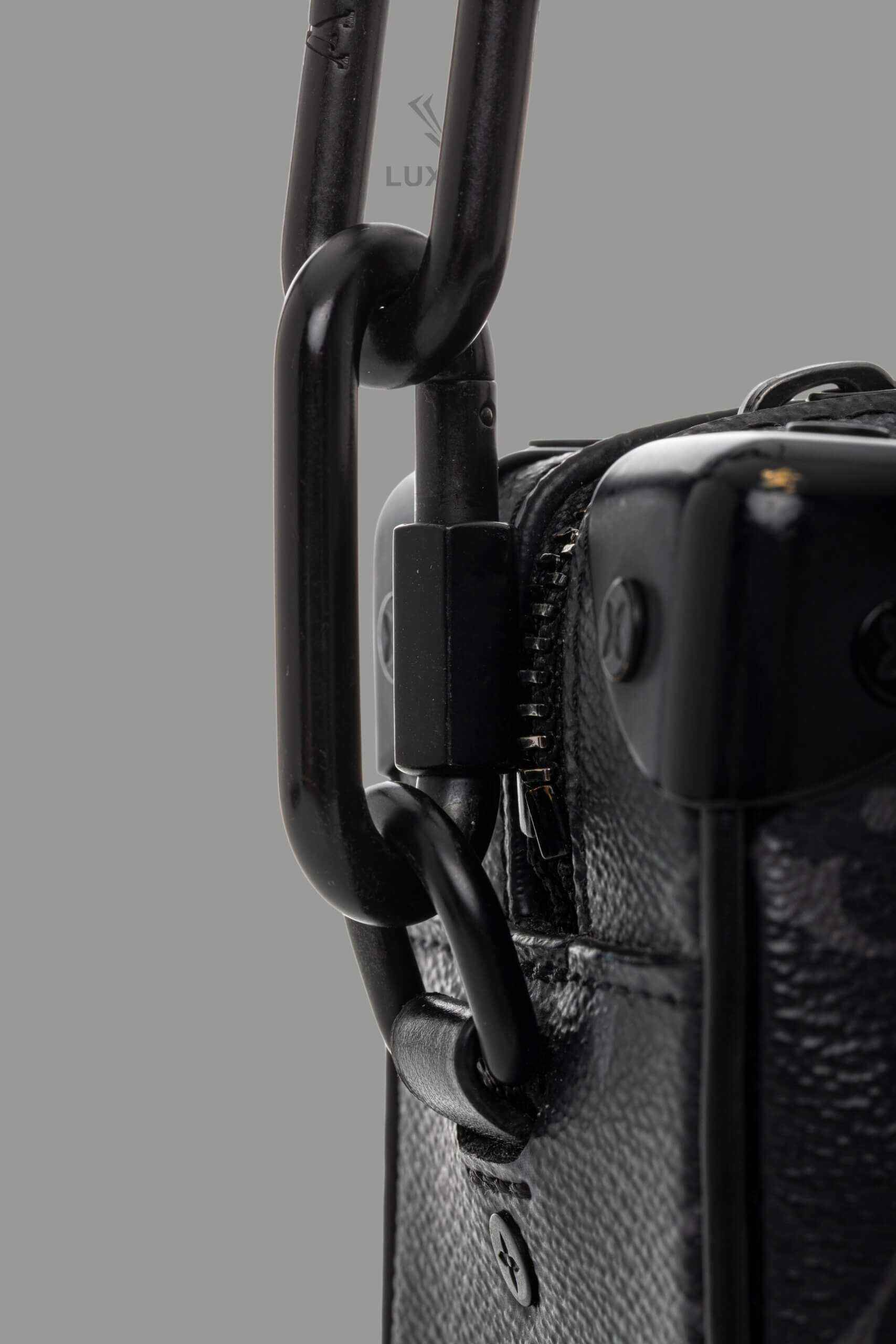 <span style="font-size: 10px;letter-spacing: .15em">BEST DEAL</span><br> <strong>LOUIS VUITTON</strong><br> <div style="margin-top:10px;font-size:16px">Monogram Eclipse Soft Trunk Mini Clutch M44735</div><br> - Image 13