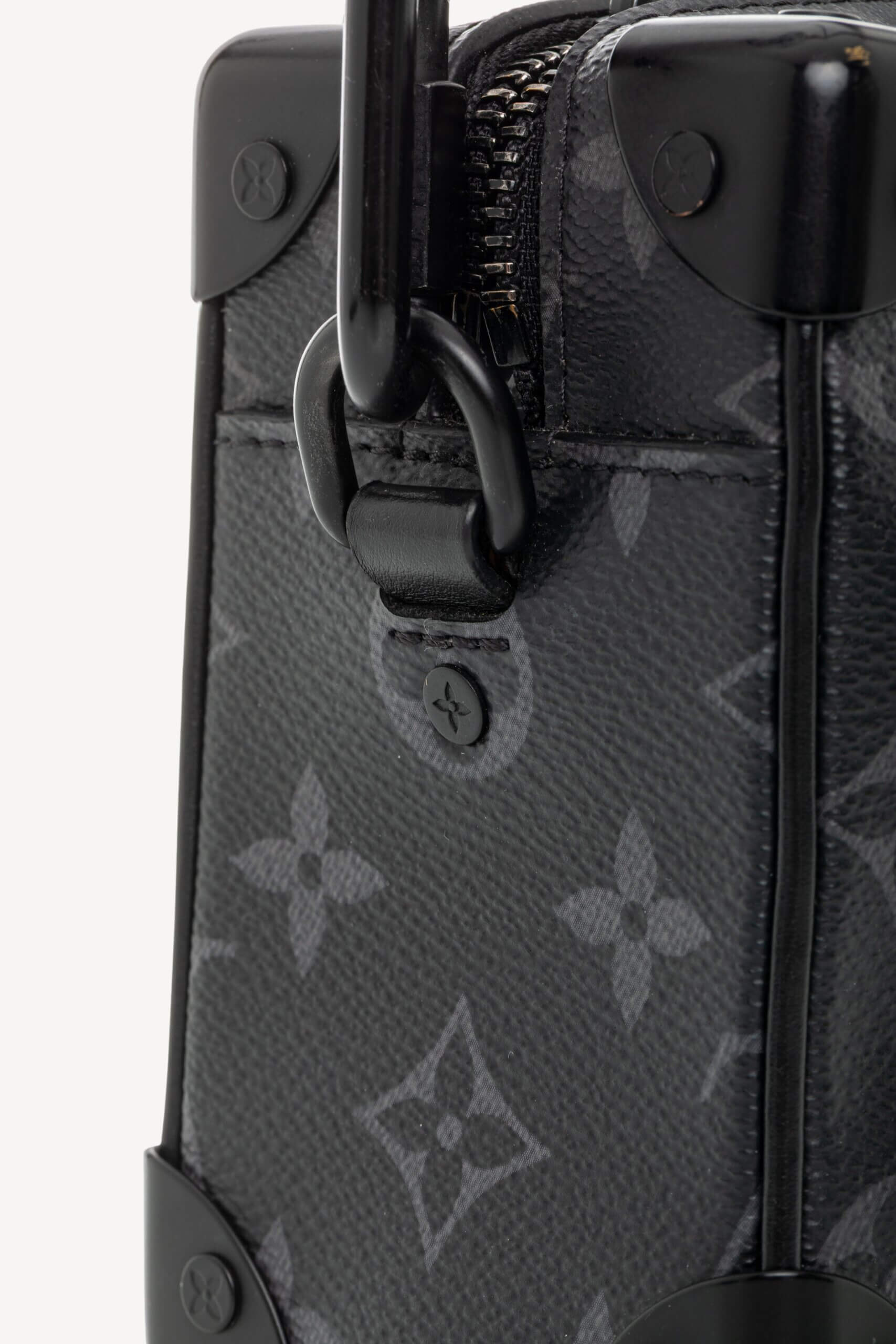 <span style="font-size: 10px;letter-spacing: .15em">BEST DEAL</span><br> <strong>LOUIS VUITTON</strong><br> <div style="margin-top:10px;font-size:16px">Monogram Eclipse Soft Trunk Mini Clutch M44735</div><br> - Image 12