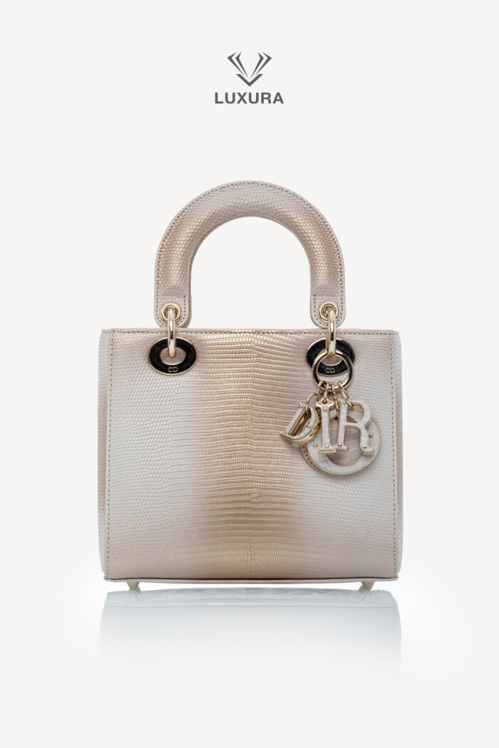 <span style="font-size: 10px;letter-spacing: .15em">HARD TO FIND</span><br>            <strong>CHRISTIAN DIOR</strong><br>            <div style="margin-top:10px;font-size:16px">Small Lady Dior Bag in Gold-Ivory Lizard Leather with Gold Hardware</div><br>