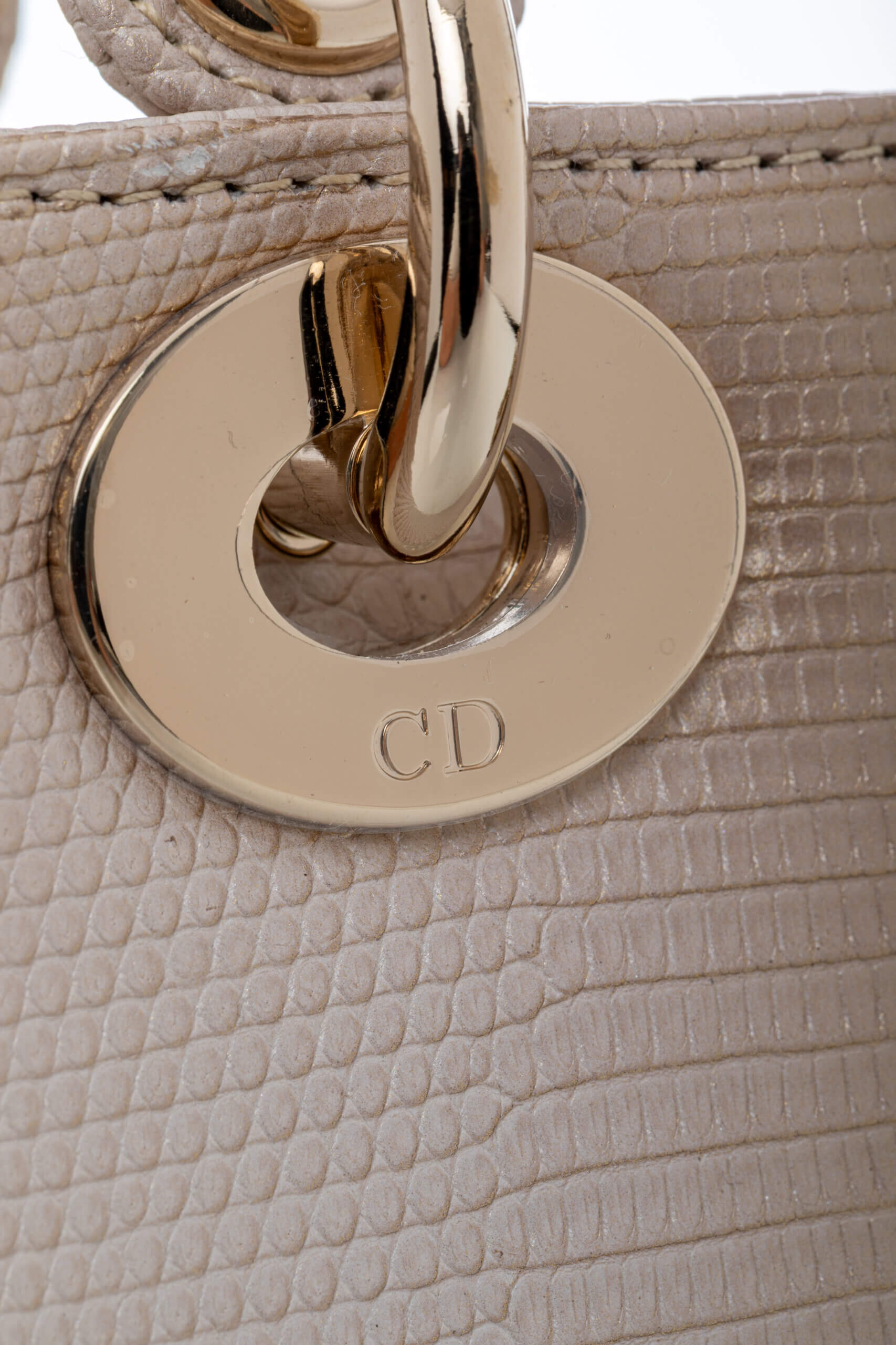 <span style="font-size: 10px;letter-spacing: .15em">HARD TO FIND</span><br>            <strong>CHRISTIAN DIOR</strong><br>            <div style="margin-top:10px;font-size:16px">Small Lady Dior Bag in Gold-Ivory Lizard Leather with Gold Hardware</div><br> - Image 13