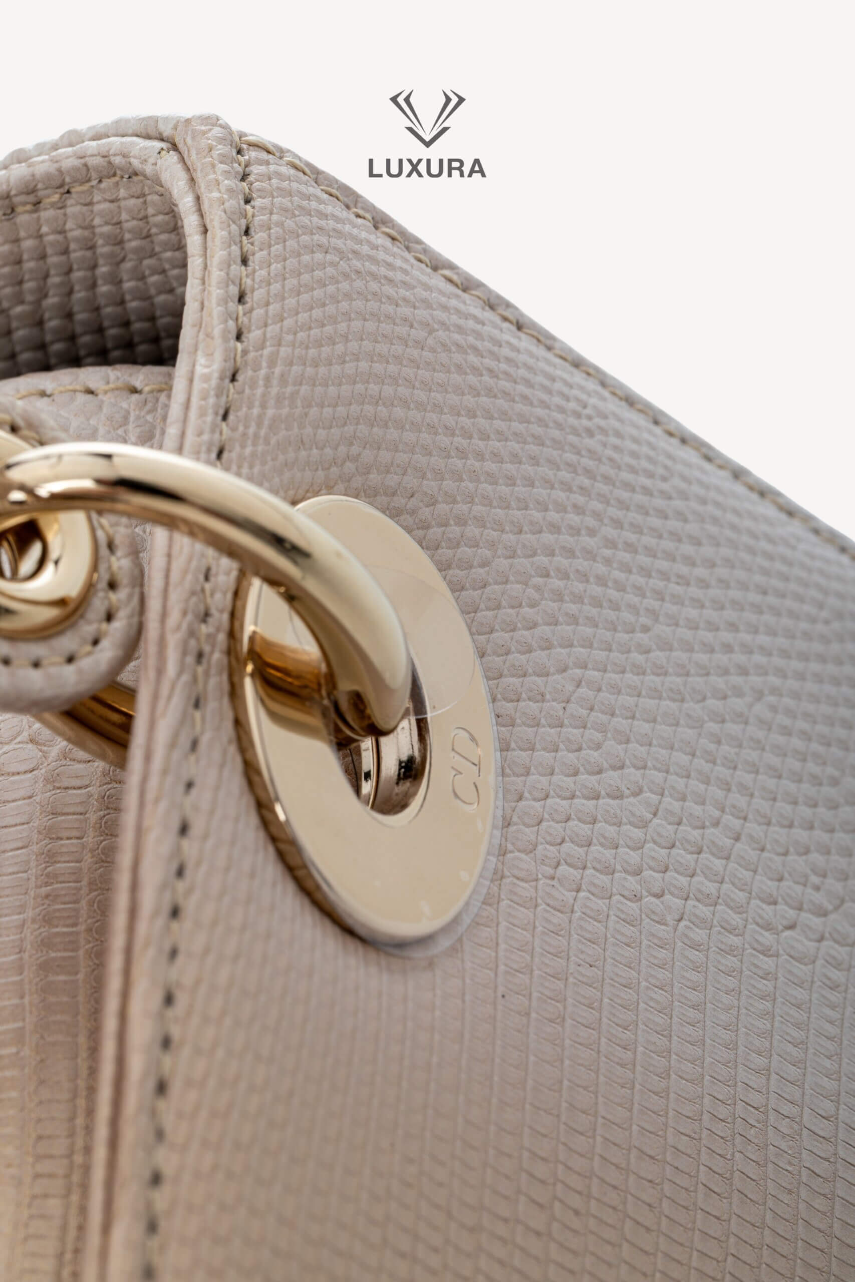 <span style="font-size: 10px;letter-spacing: .15em">HARD TO FIND</span><br>            <strong>CHRISTIAN DIOR</strong><br>            <div style="margin-top:10px;font-size:16px">Small Lady Dior Bag in Gold-Ivory Lizard Leather with Gold Hardware</div><br> - Image 17