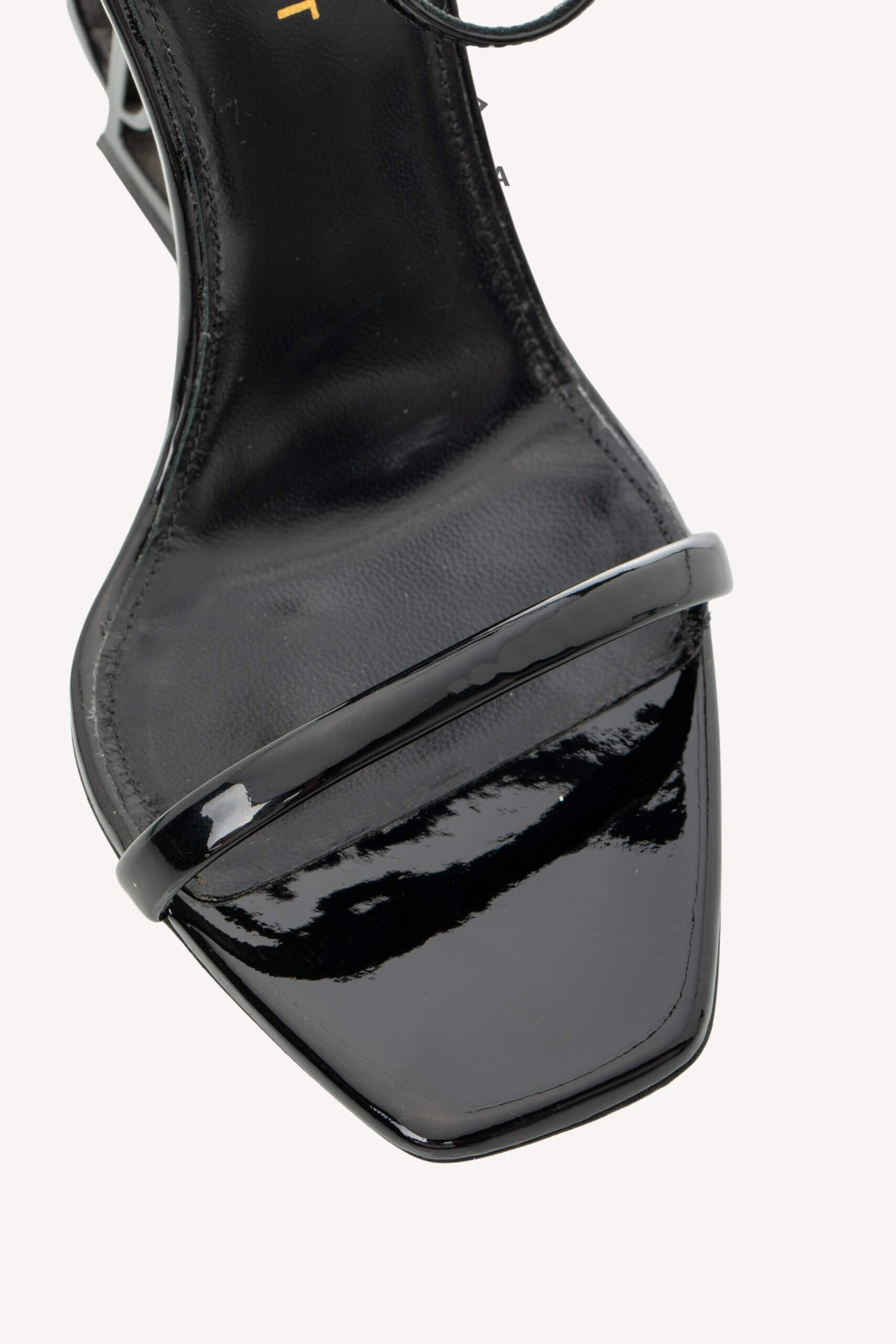 <span style="font-size: 10px;letter-spacing: .15em">BEST DEAL</span><br>            <strong>SAINT LAURENT</strong><br>            <div style="margin-top:10px;font-size:16px">Patent Calfskin Opyum 85 Sandals Black 36.5</div><br> - Image 9