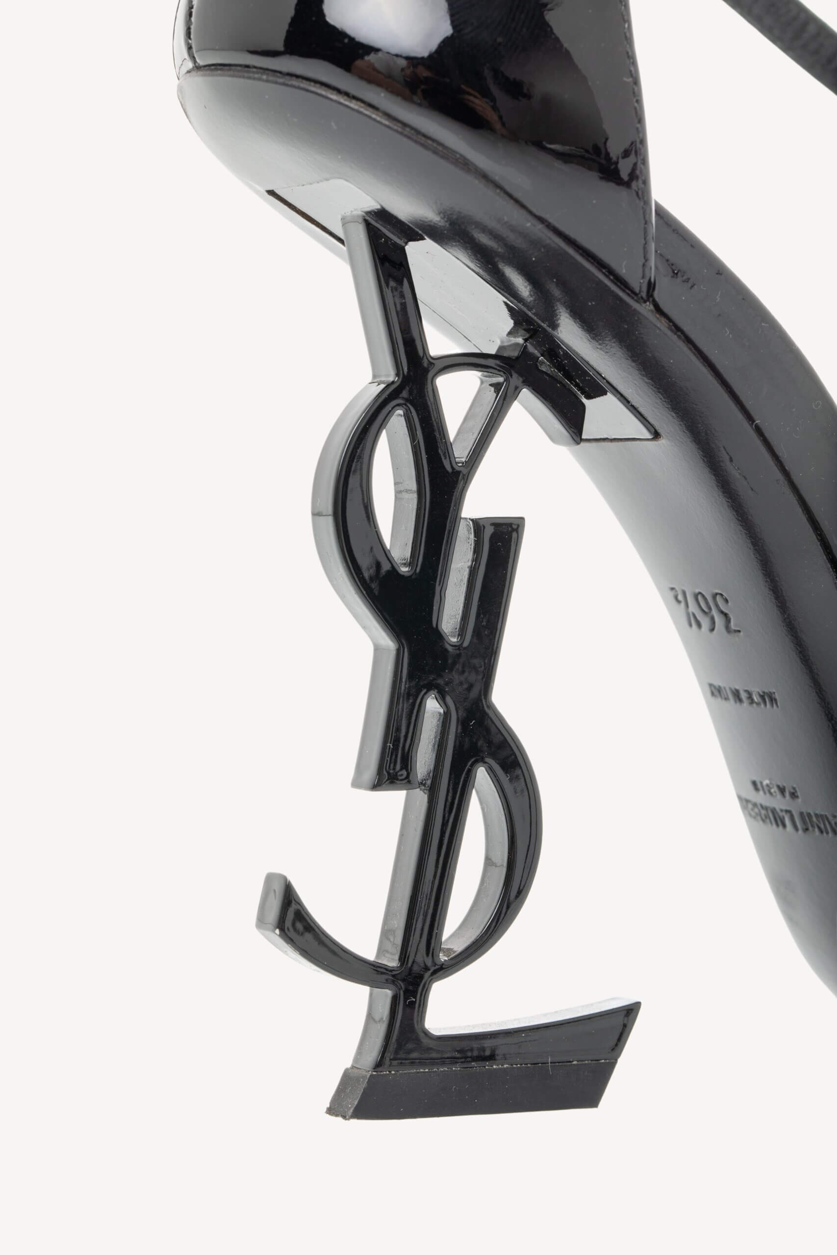 <span style="font-size: 10px;letter-spacing: .15em">BEST DEAL</span><br>            <strong>SAINT LAURENT</strong><br>            <div style="margin-top:10px;font-size:16px">Patent Calfskin Opyum 85 Sandals Black 36.5</div><br> - Image 11
