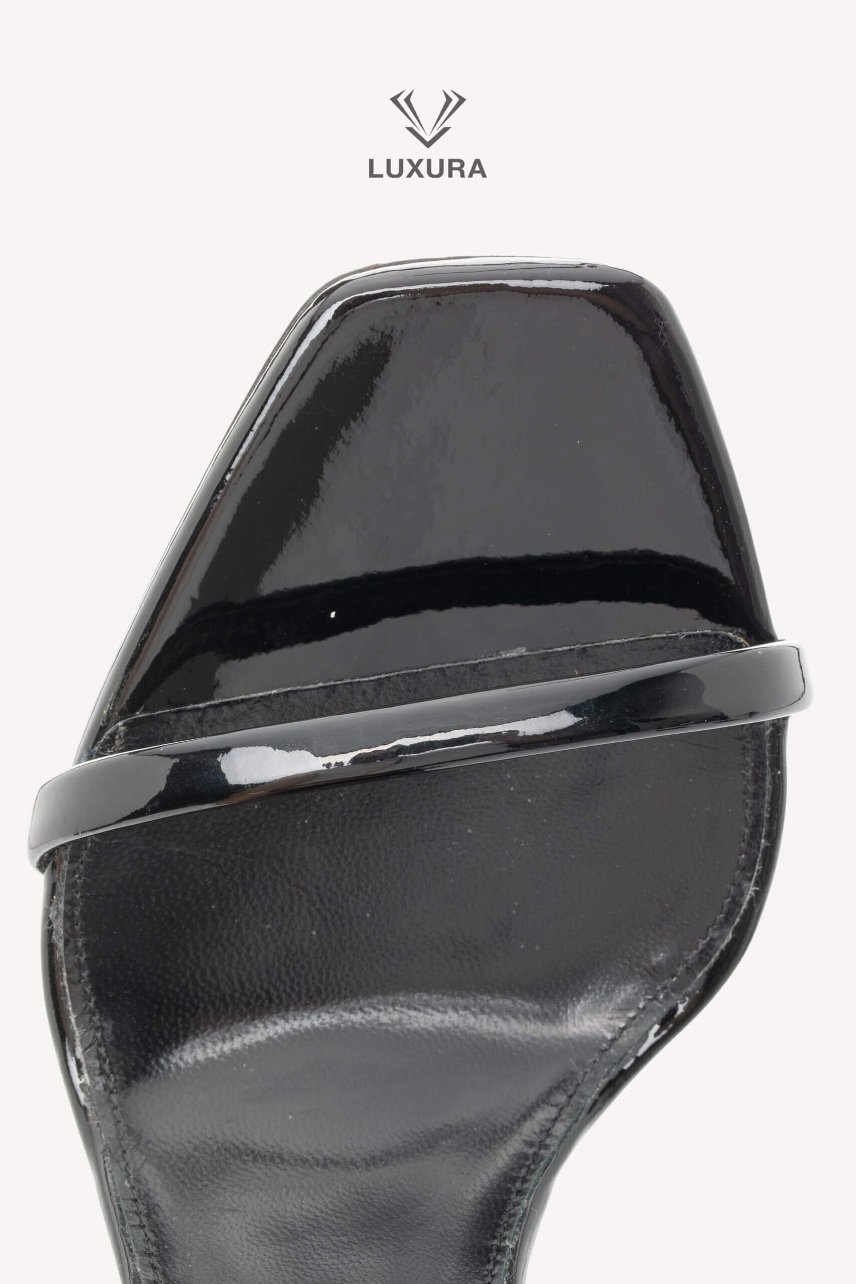 <span style="font-size: 10px;letter-spacing: .15em">BEST DEAL</span><br>            <strong>SAINT LAURENT</strong><br>            <div style="margin-top:10px;font-size:16px">Patent Calfskin Opyum 85 Sandals Black 36.5</div><br> - Image 10