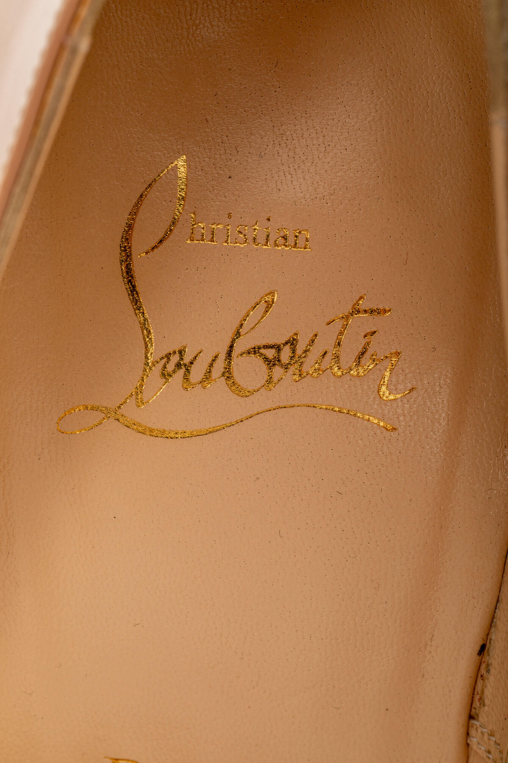 <span style="font-size: 10px;letter-spacing: .15em">BEST DEAL</span><br>            <strong>CHRISTIAN LOUBOUTIN</strong><br>            <div style="margin-top:10px;font-size:16px">Patent Calf Leather 120mm Pumps Blush 36</div><br> - Image 12
