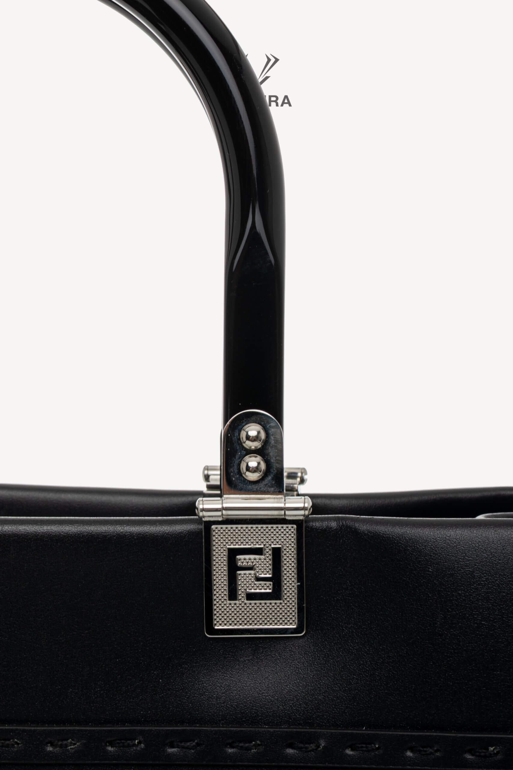 <span style="font-size: 10px;letter-spacing: .15em">BEST DEAL</span><br>            <strong>FENDI</strong><br>            <div style="margin-top:10px;font-size:16px">Vitello King Plexiglass Medium Fendi Sunshine Shopper Tote Black White</div><br> - Image 14