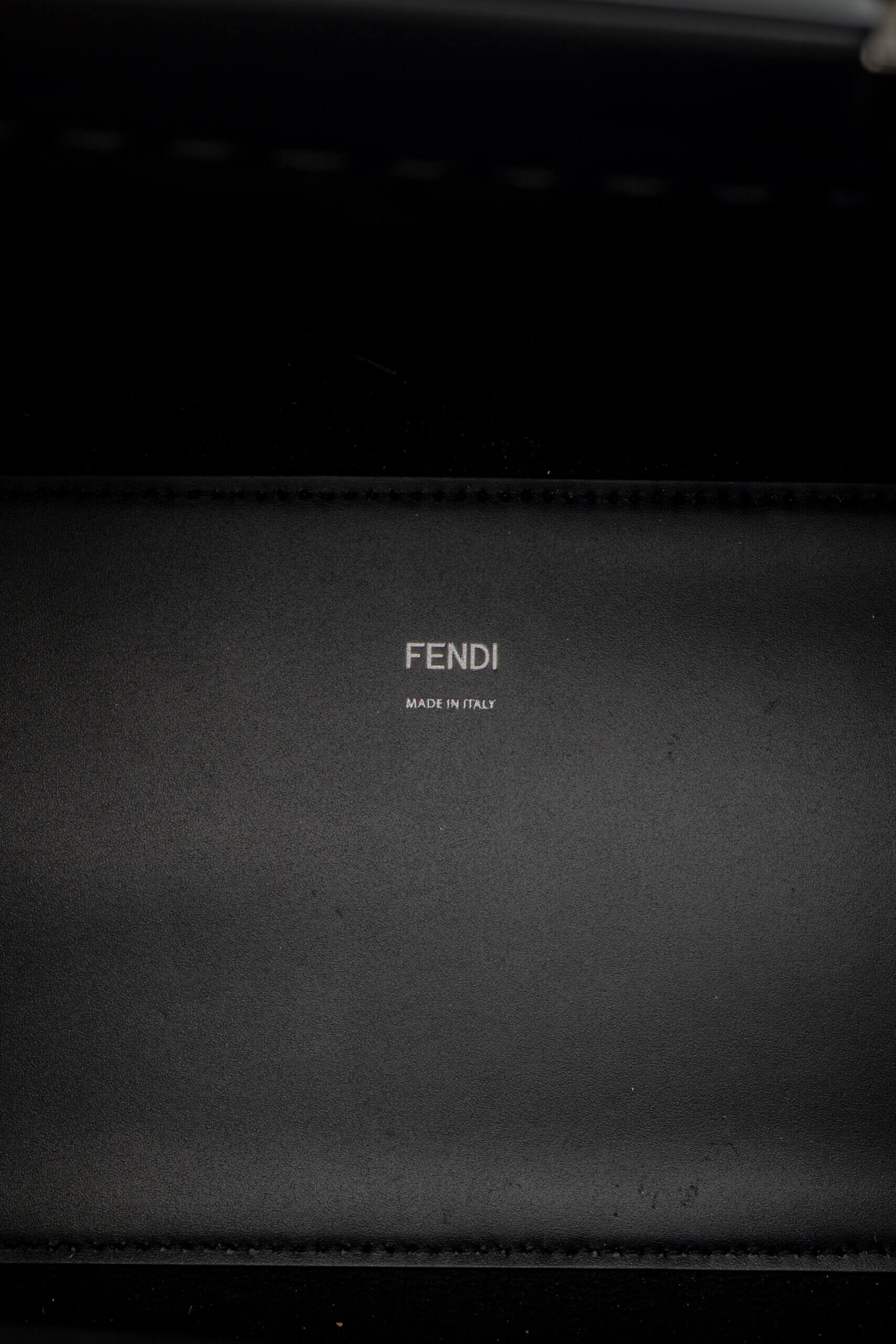 <span style="font-size: 10px;letter-spacing: .15em">BEST DEAL</span><br>            <strong>FENDI</strong><br>            <div style="margin-top:10px;font-size:16px">Vitello King Plexiglass Medium Fendi Sunshine Shopper Tote Black White</div><br> - Image 13