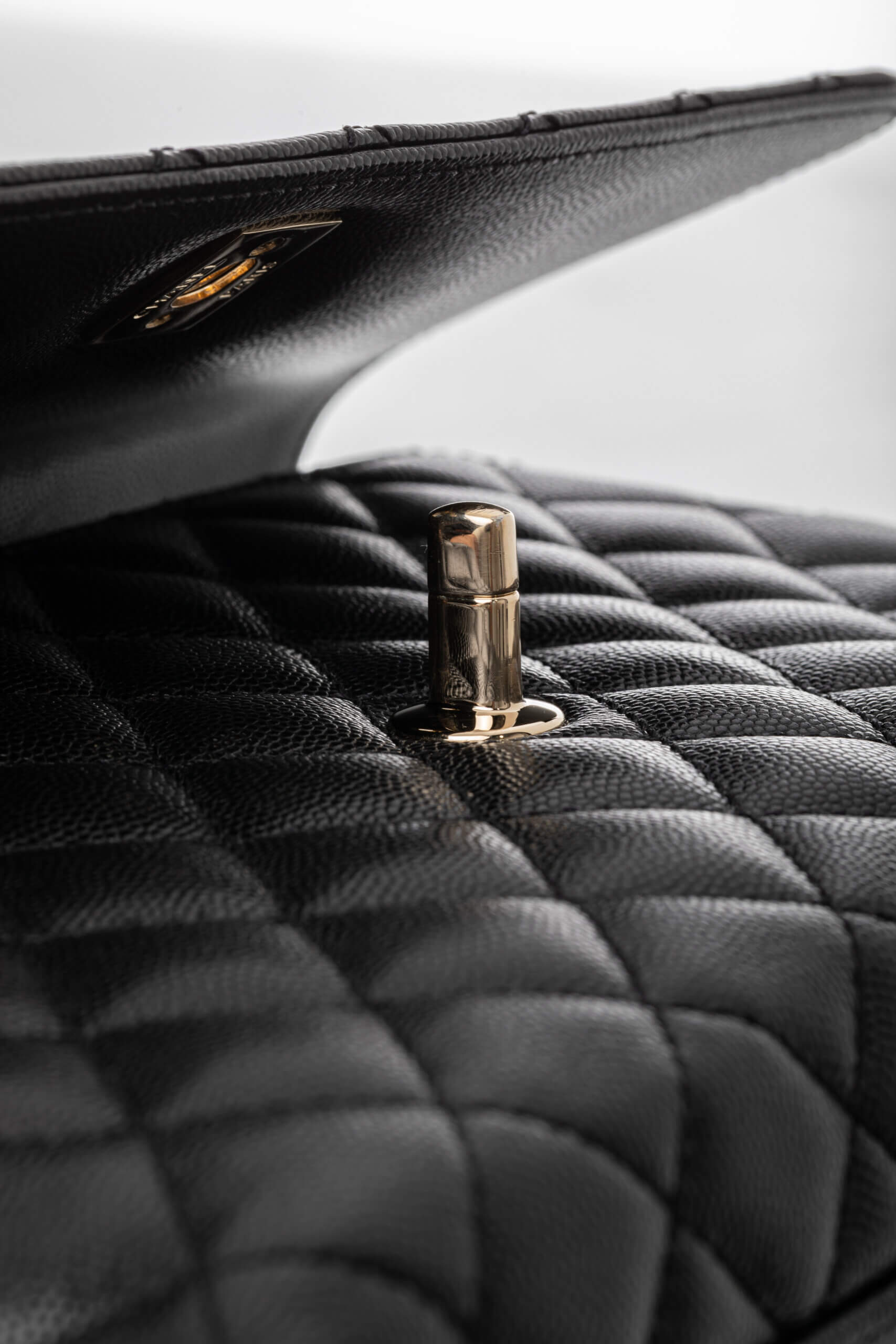 <span style="font-size: 10px;letter-spacing: .15em">HARD TO FIND</span><br>            <strong>CHANEL</strong><br>            <div style="margin-top:10px;font-size:16px">Quilted Caviar and Lizard Embossed Large Coco Top Handle Black</div><br> - Image 25