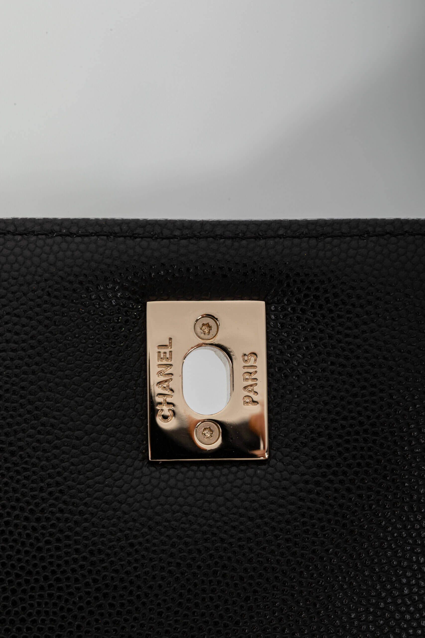 <span style="font-size: 10px;letter-spacing: .15em">HARD TO FIND</span><br>            <strong>CHANEL</strong><br>            <div style="margin-top:10px;font-size:16px">Quilted Caviar and Lizard Embossed Large Coco Top Handle Black</div><br> - Image 17