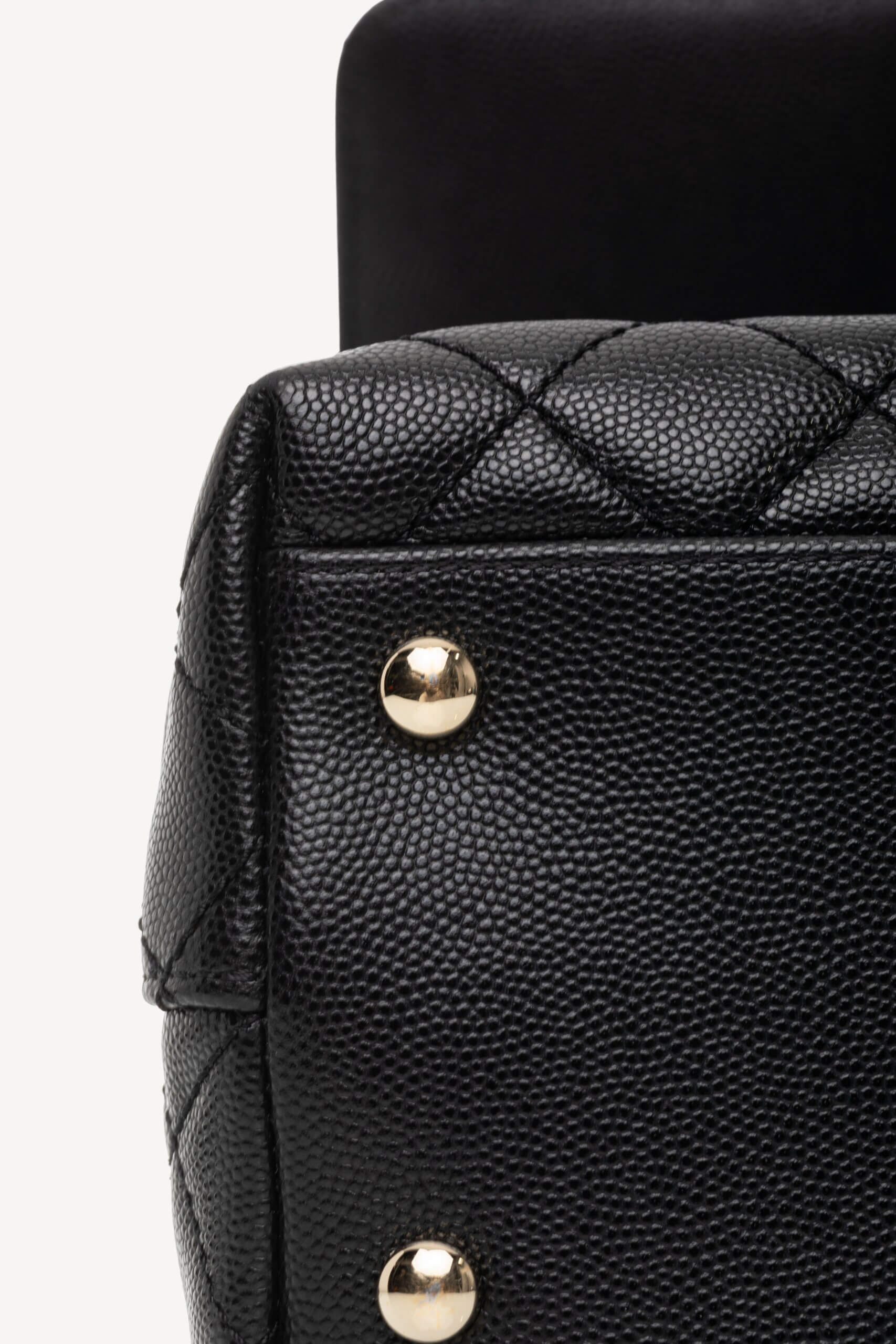 <span style="font-size: 10px;letter-spacing: .15em">HARD TO FIND</span><br>            <strong>CHANEL</strong><br>            <div style="margin-top:10px;font-size:16px">Quilted Caviar and Lizard Embossed Large Coco Top Handle Black</div><br> - Image 29