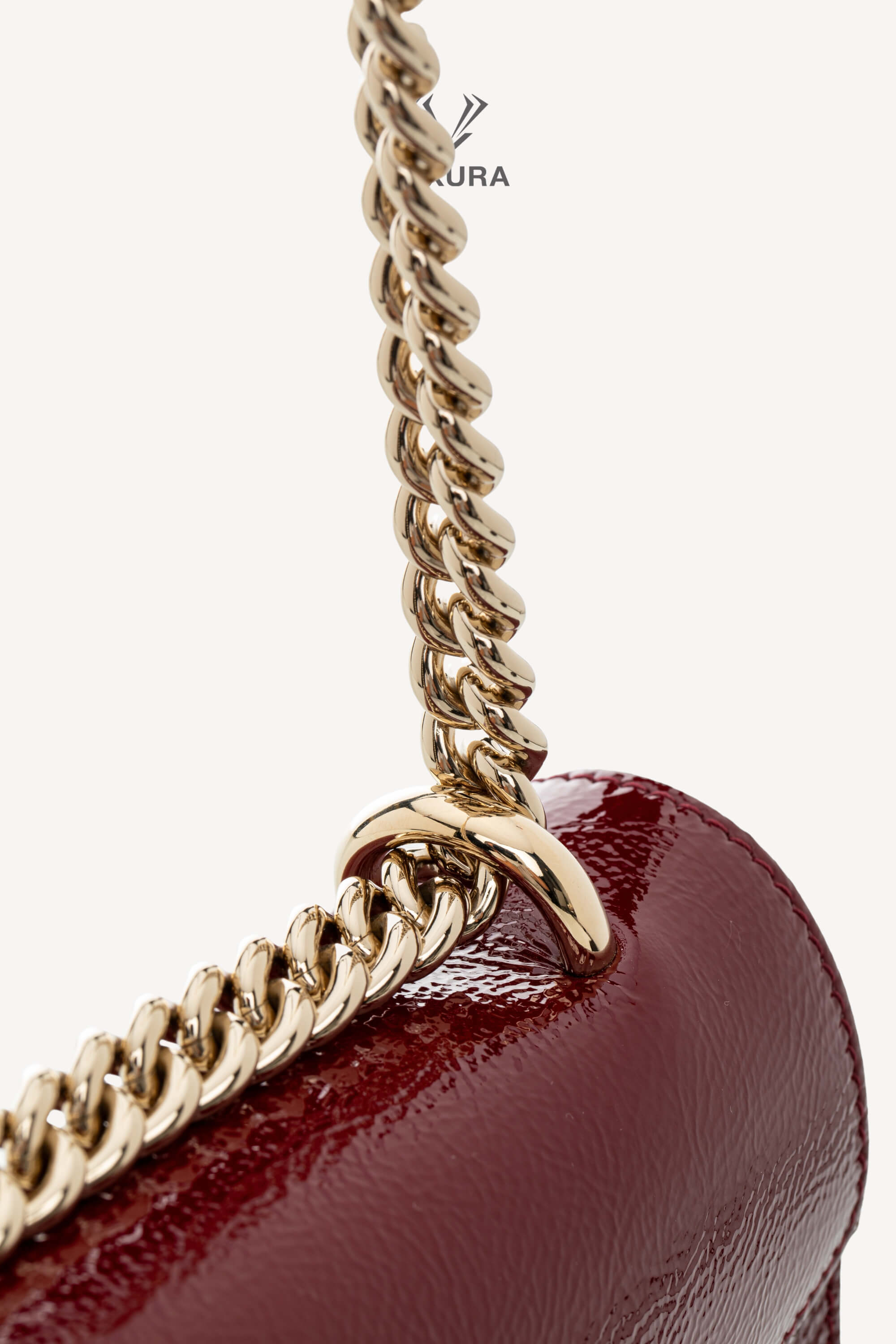 <span style="font-size: 10px;letter-spacing: .15em">BEST DEAL</span><br>            <strong>GUCCI</strong><br>            <div style="margin-top:10px;font-size:16px">Crinkled Patent Small Dionysus Shoulder Bag Rosso Ancona</div><br> - Image 15