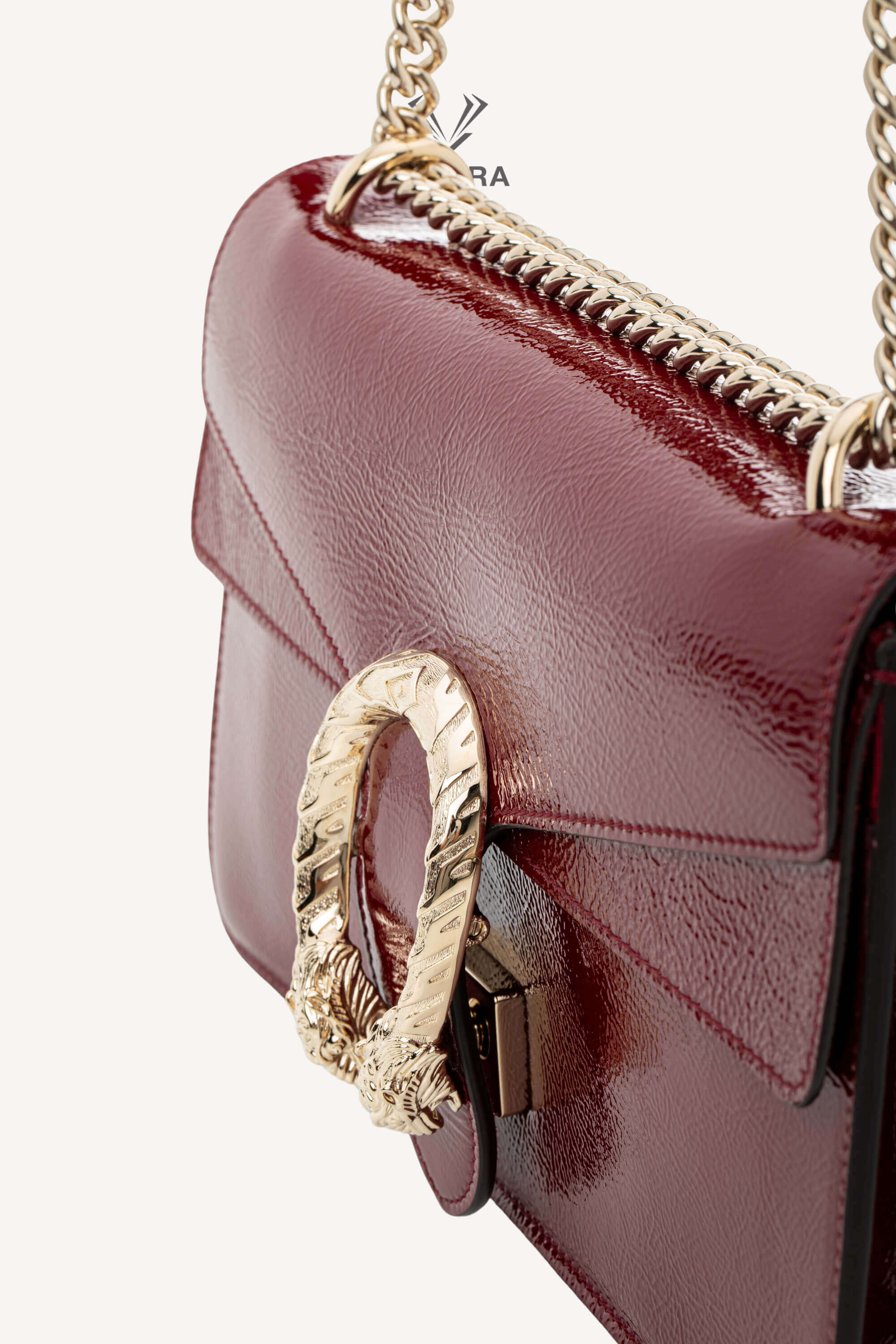 <span style="font-size: 10px;letter-spacing: .15em">BEST DEAL</span><br>            <strong>GUCCI</strong><br>            <div style="margin-top:10px;font-size:16px">Crinkled Patent Small Dionysus Shoulder Bag Rosso Ancona</div><br> - Image 9