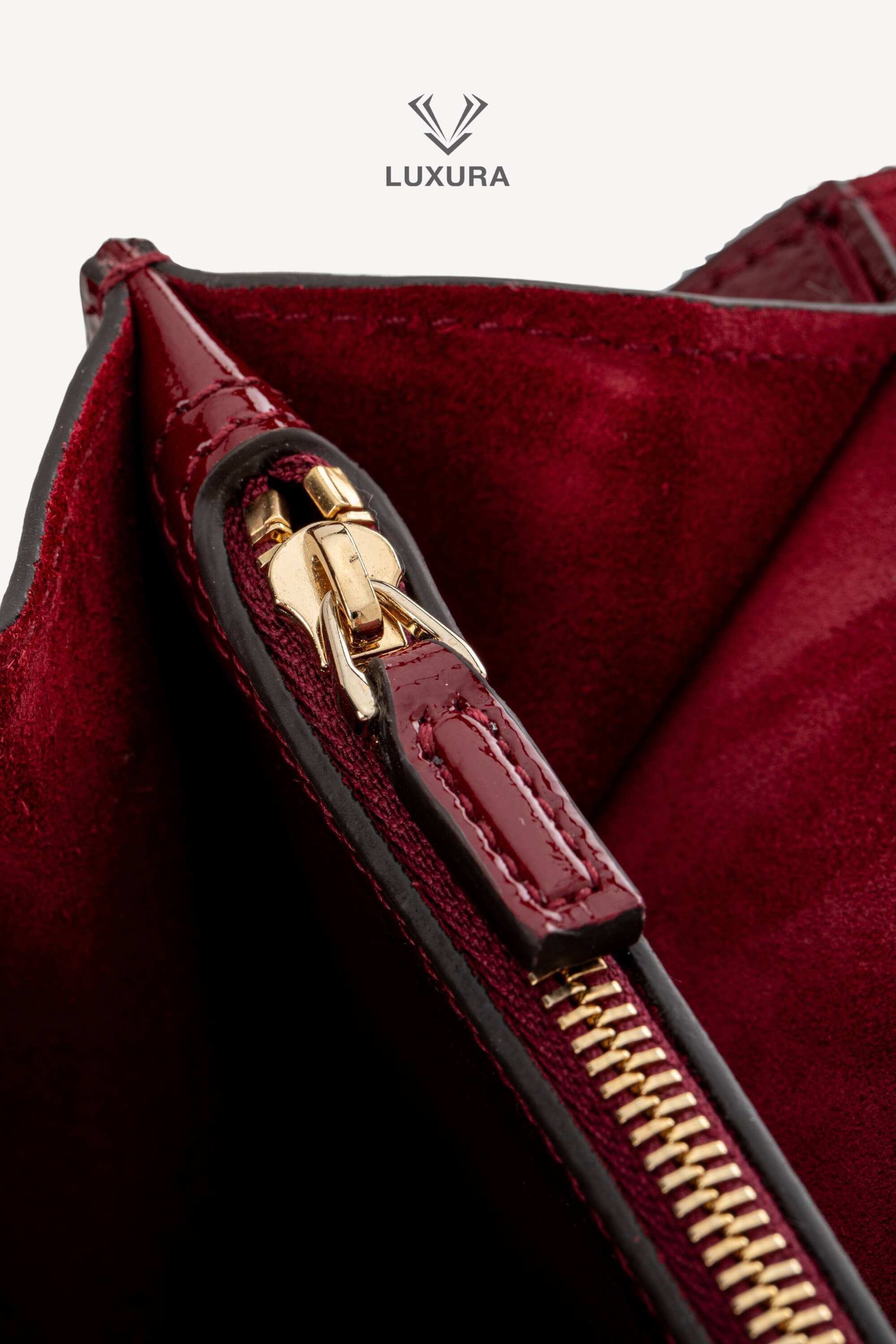 <span style="font-size: 10px;letter-spacing: .15em">BEST DEAL</span><br>            <strong>GUCCI</strong><br>            <div style="margin-top:10px;font-size:16px">Crinkled Patent Small Dionysus Shoulder Bag Rosso Ancona</div><br> - Image 16